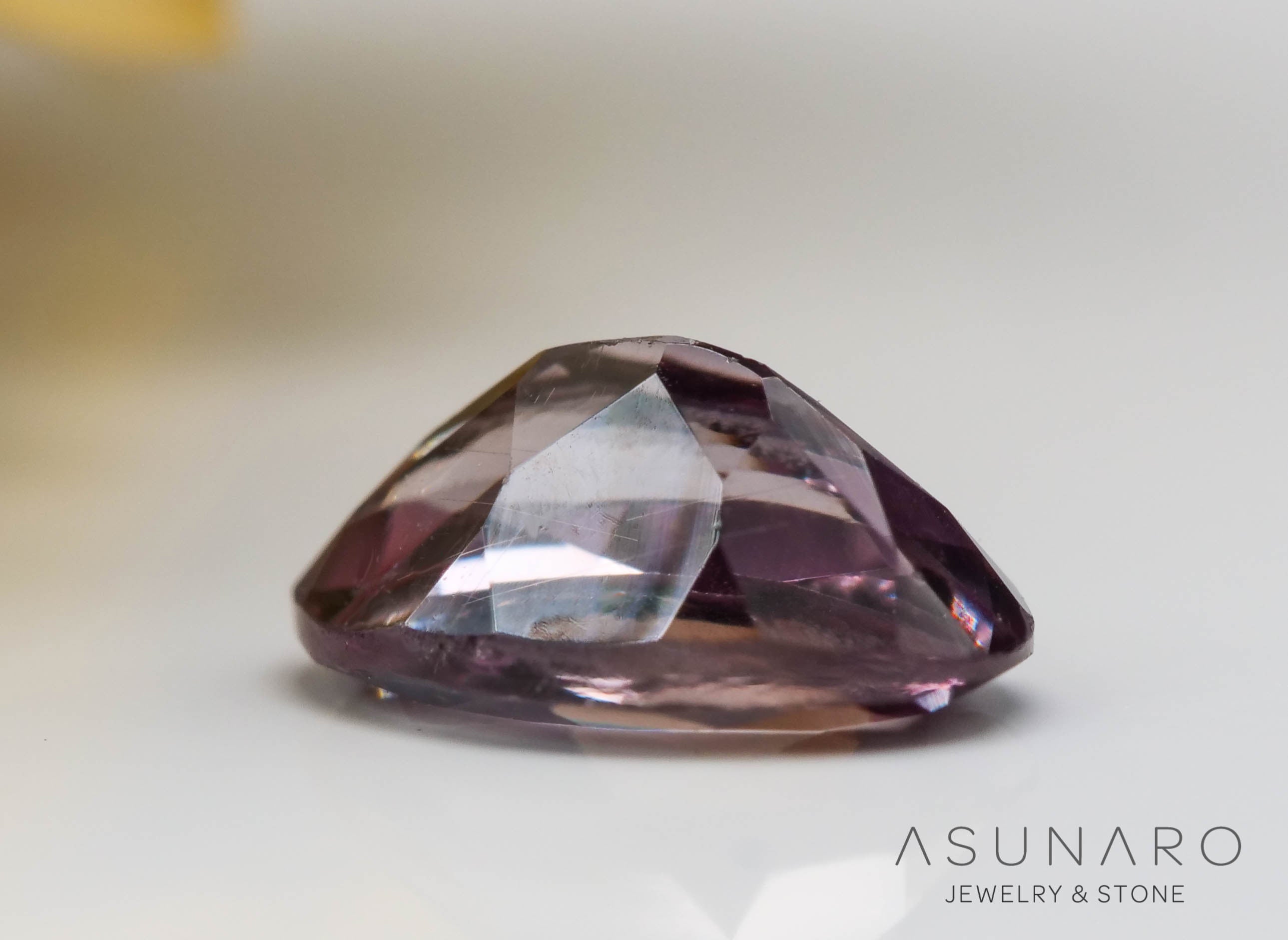 カラーチェンジガーネット　オーバルカット　 ベキリー産　0.32ct　【241030-2378】