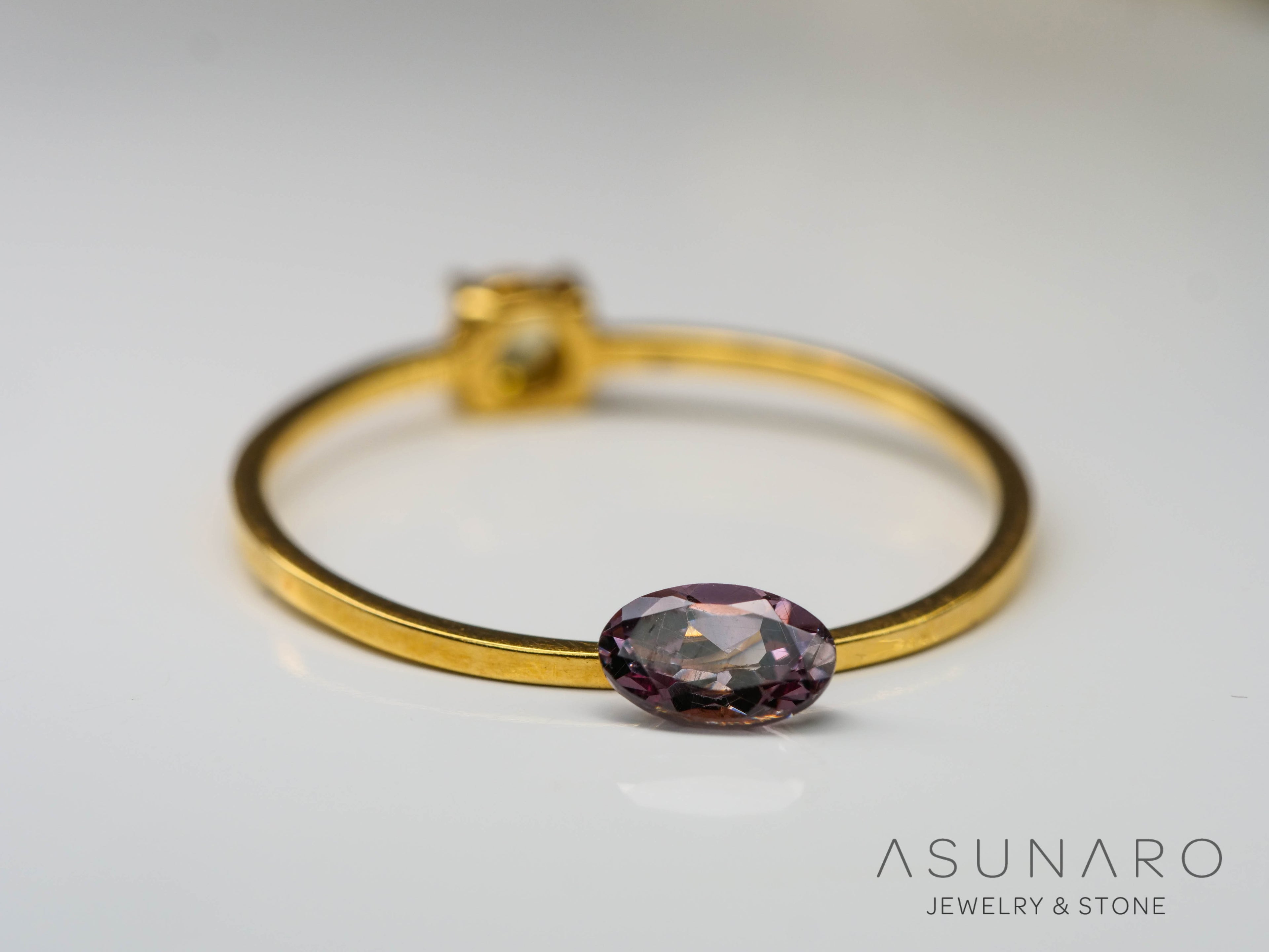 カラーチェンジガーネット　オーバルカット　 ベキリー産　0.32ct　【241030-2378】