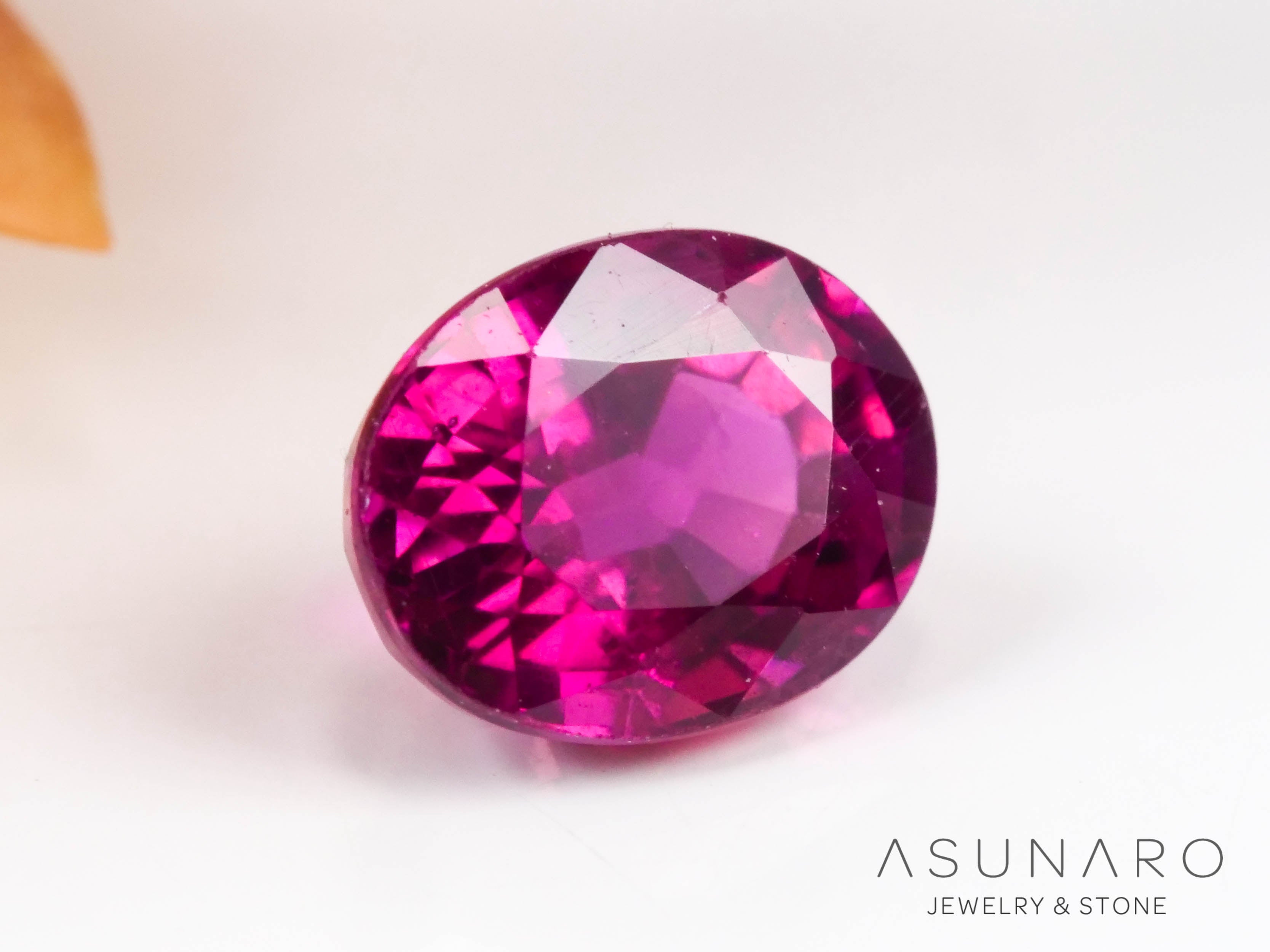 ルビー　オーバルカット　 タイ産　0.71ct 【240731-2384】