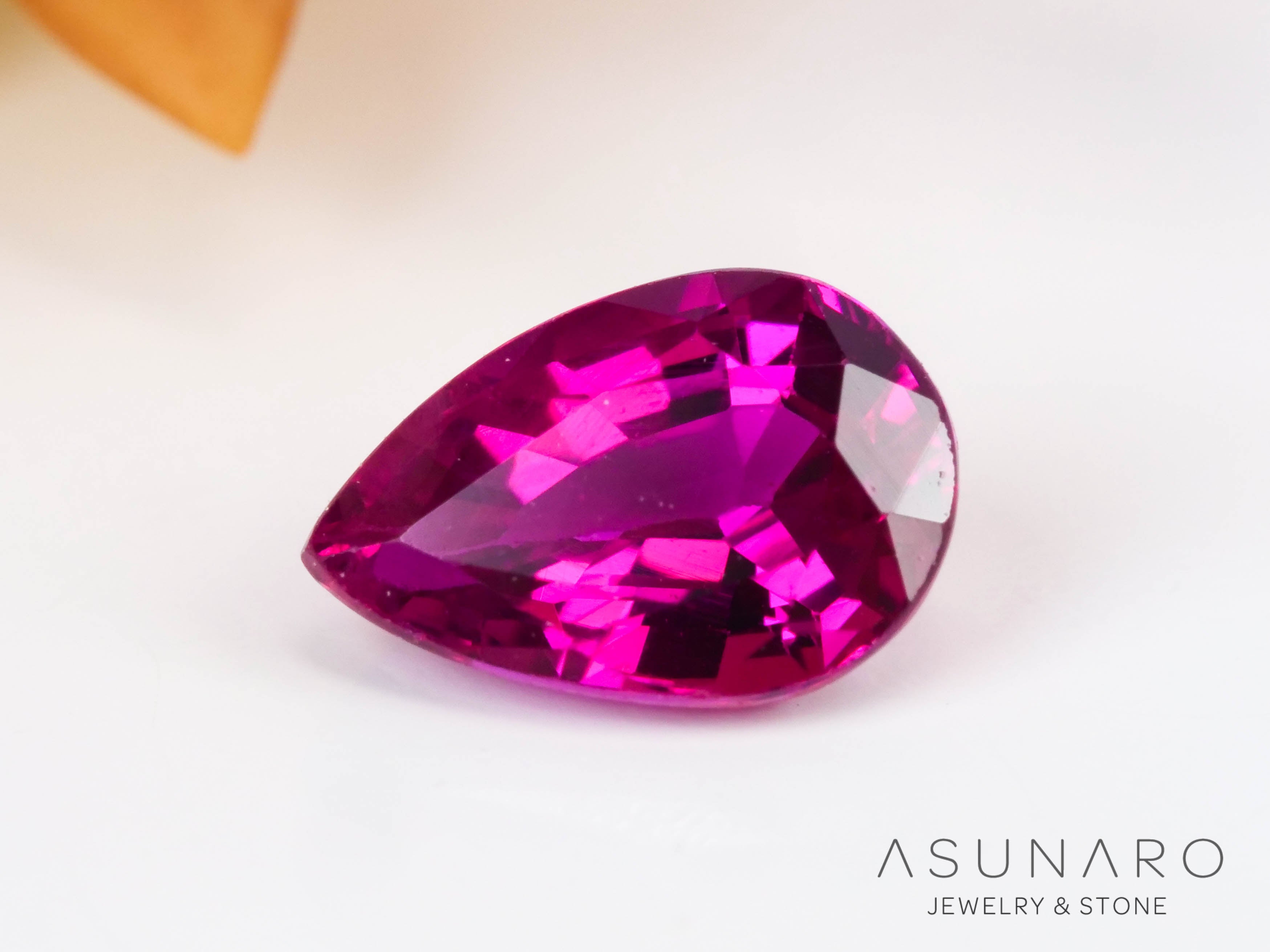 ルビー　ペアシェイプ　 タイ産　0.56ct 【240731-2388】