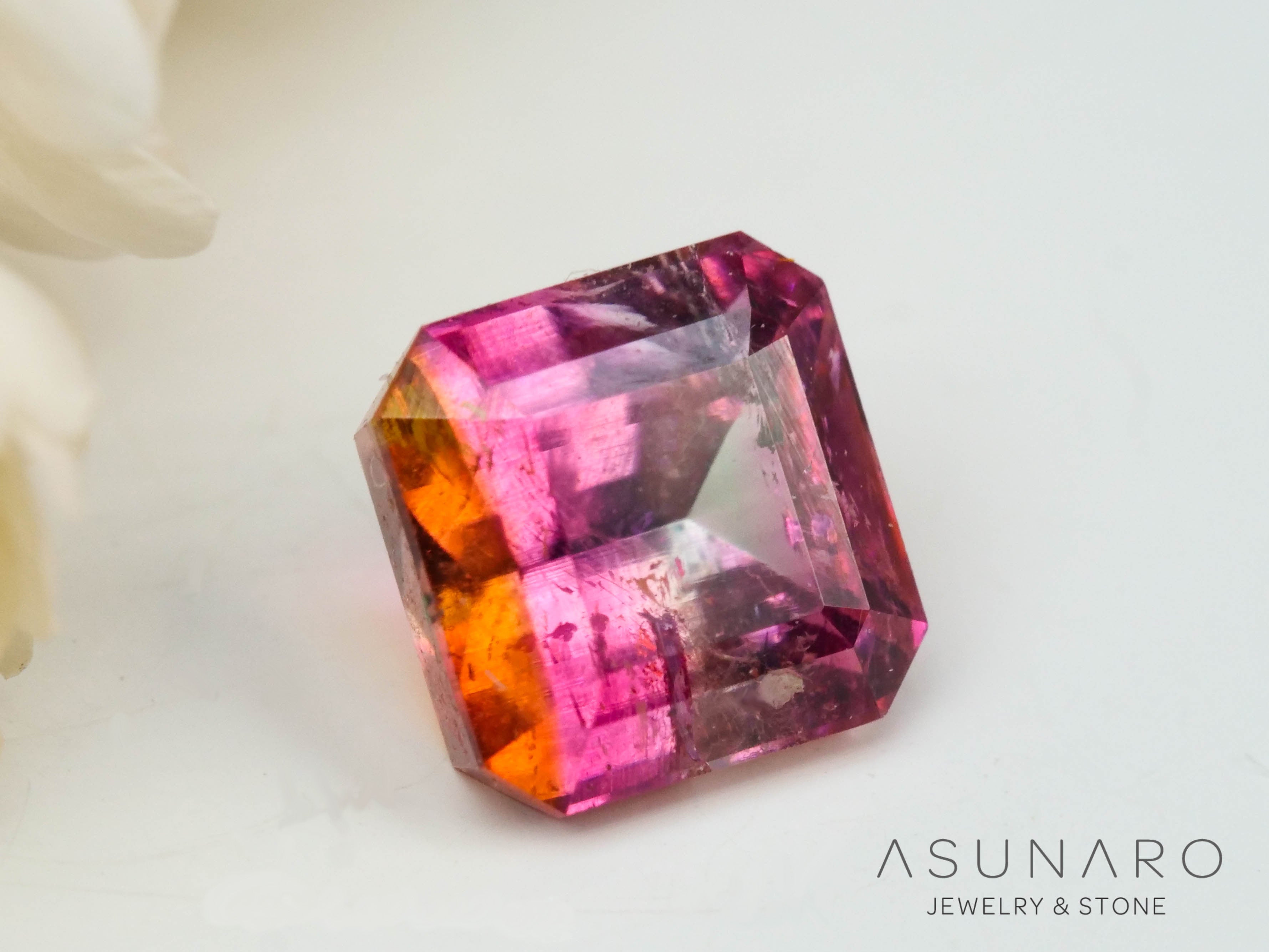 パーティーカラートルマリン　エメラルドカット　アフガニスタン産　0.59ct【241009-2438】