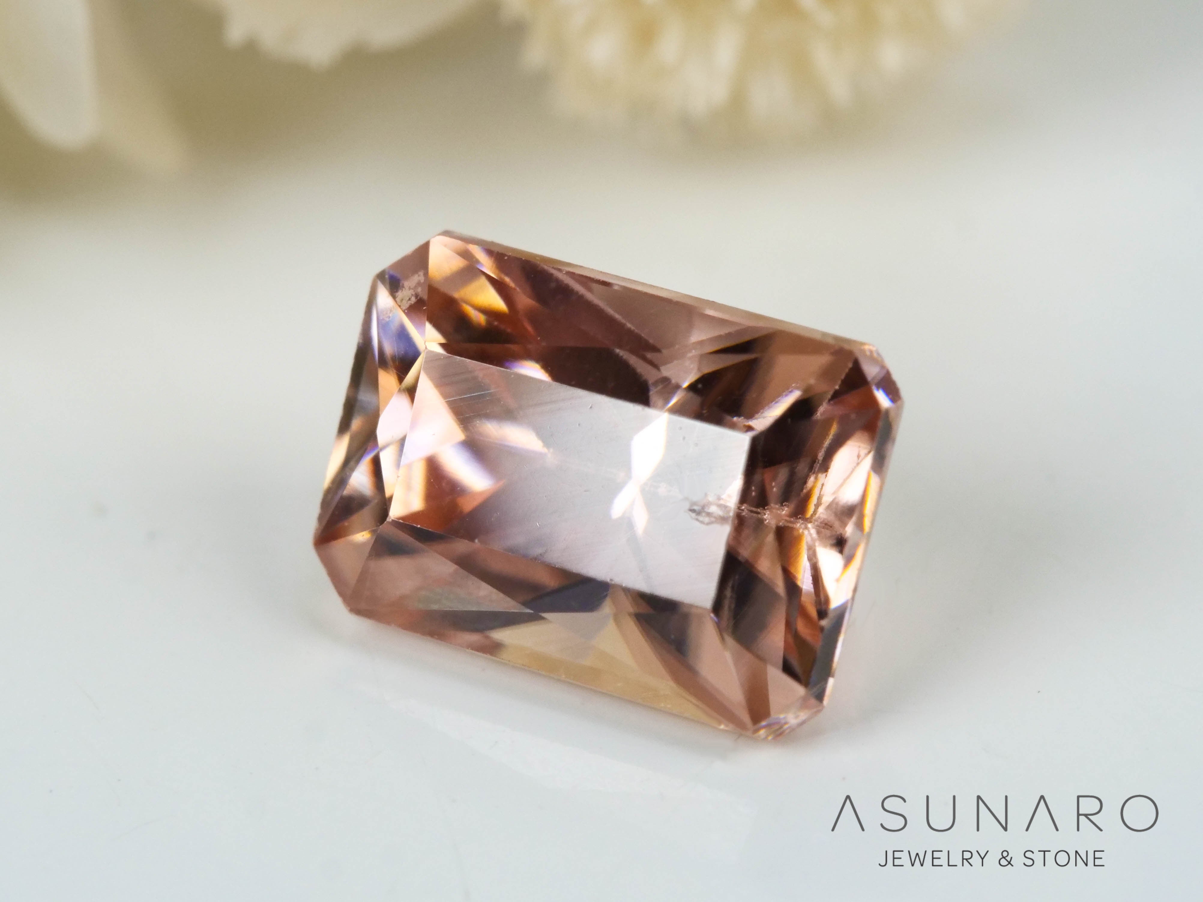 ローズピンクジルコン エメラルドカット 1.22ct カンボジア産 【241009