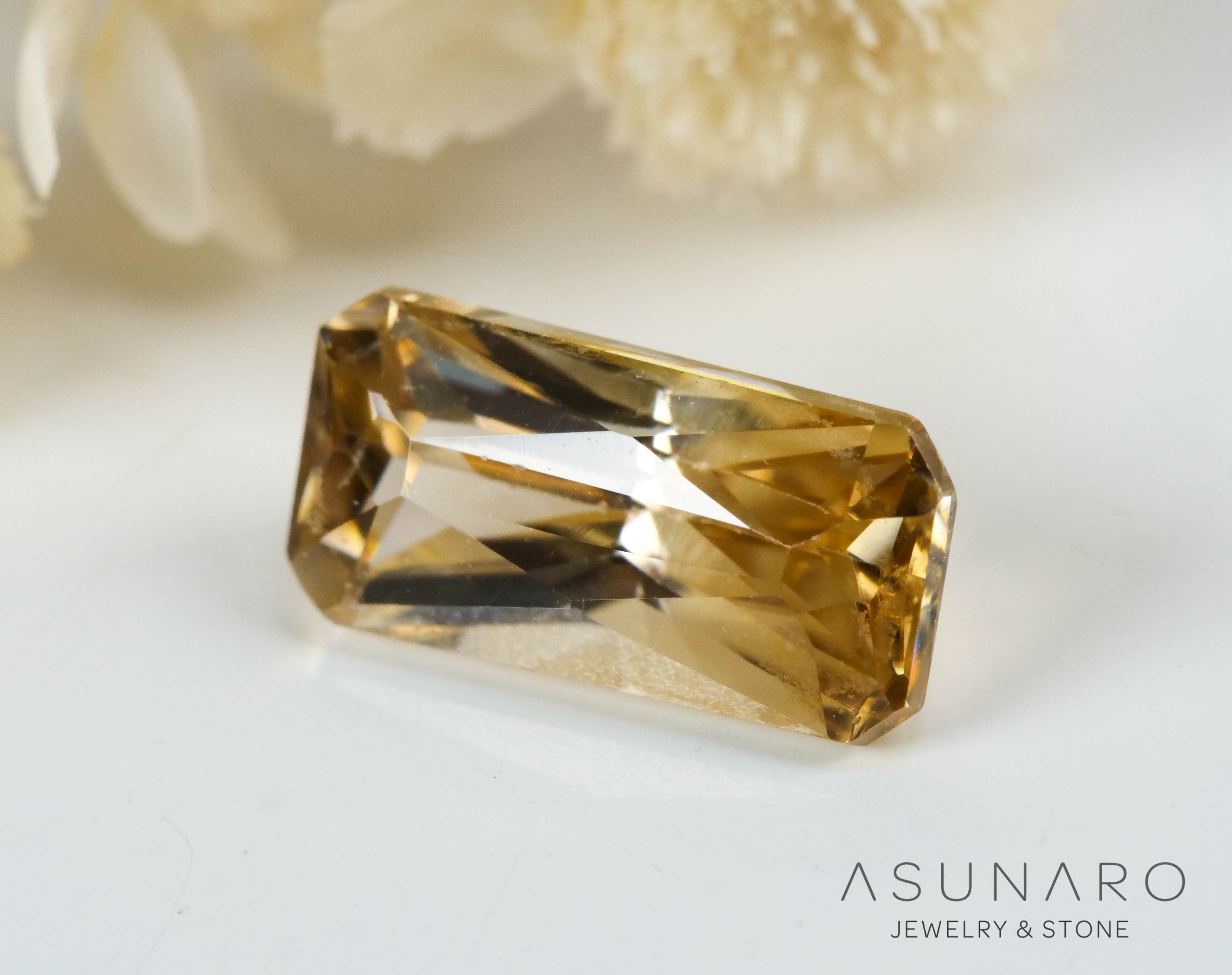 シャンパンバイカラージルコン　エメラルドカット　1.57ct　カンボジア産　【241009-2447】