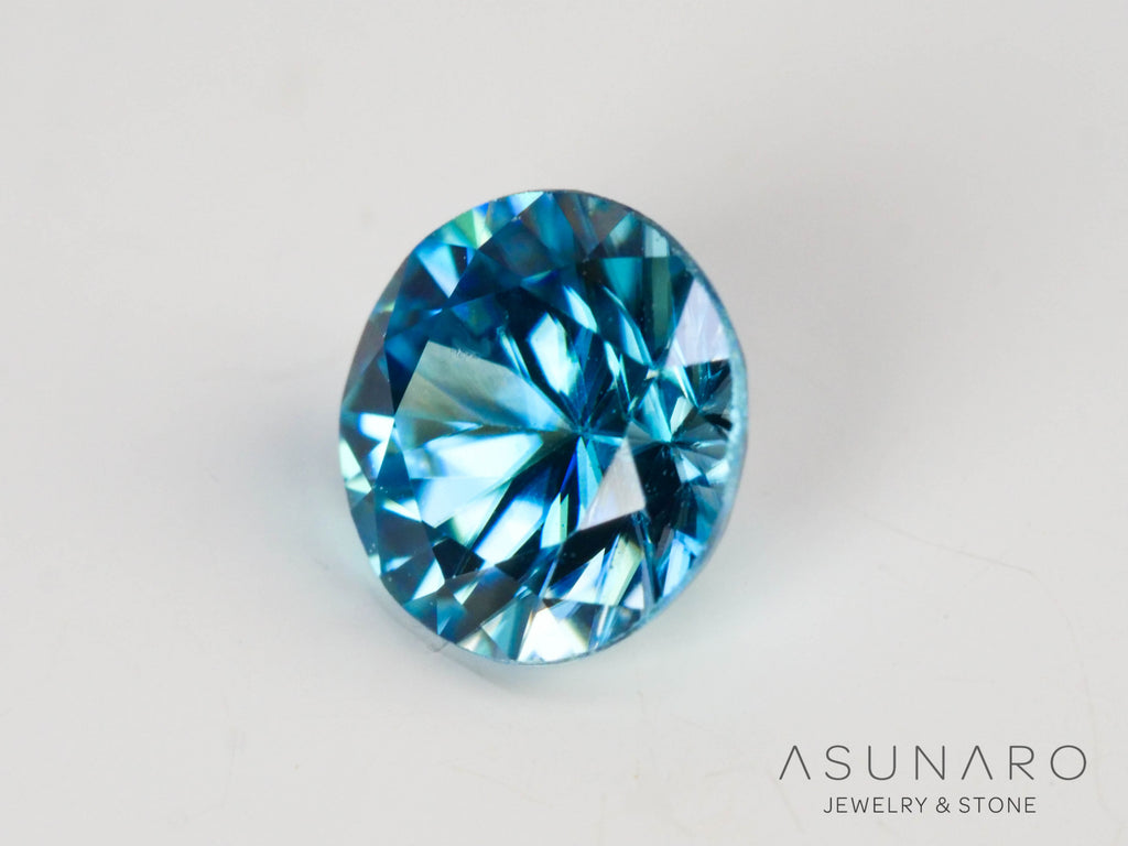 ブルージルコン　ラタナキリブルー　ラウンドカット　0.70ct　カンボジア産　【241009-2450】