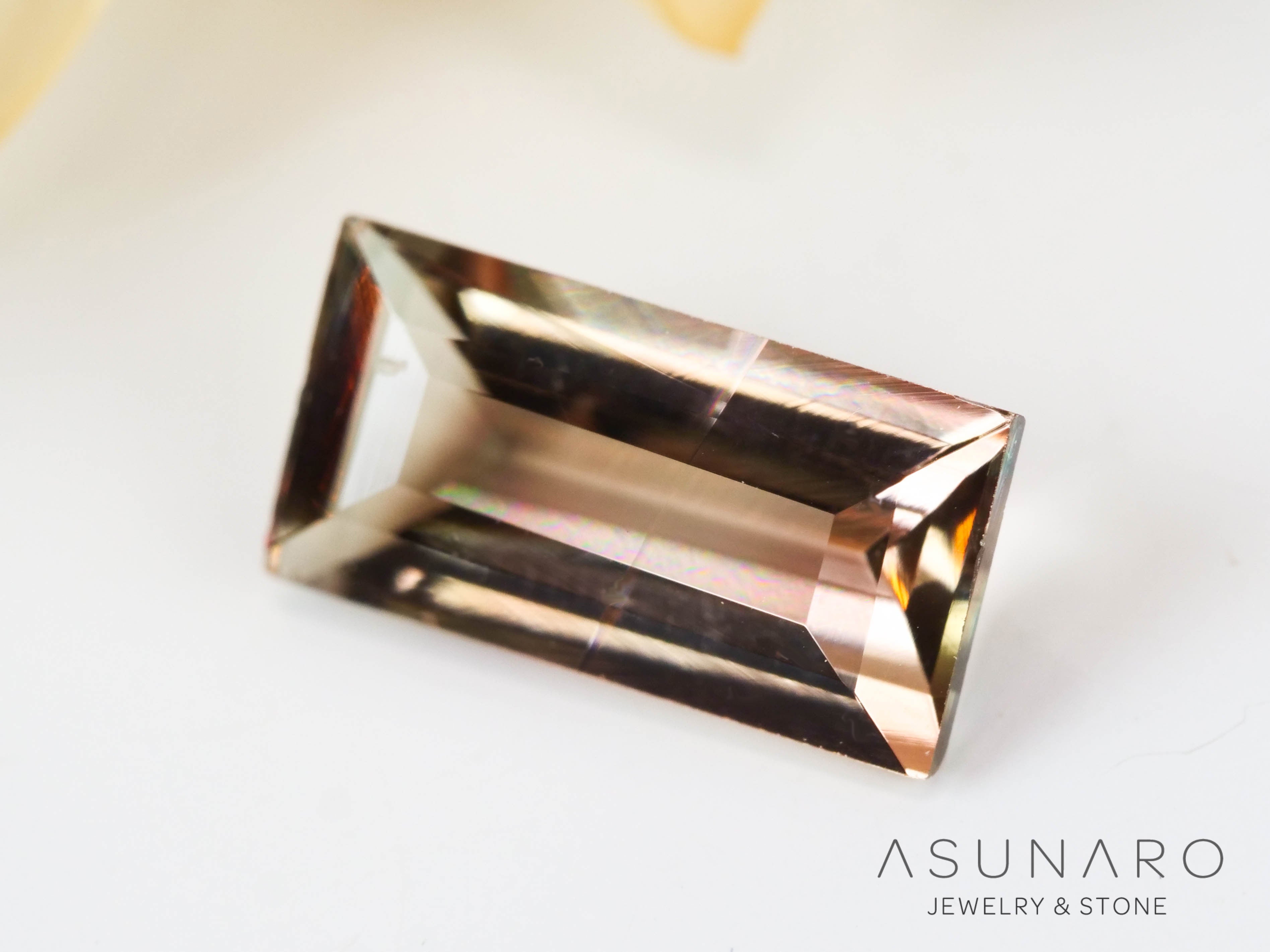 バイカラーアンデシン　スクエアカット　チベット産　0.69ct【240819-2468】