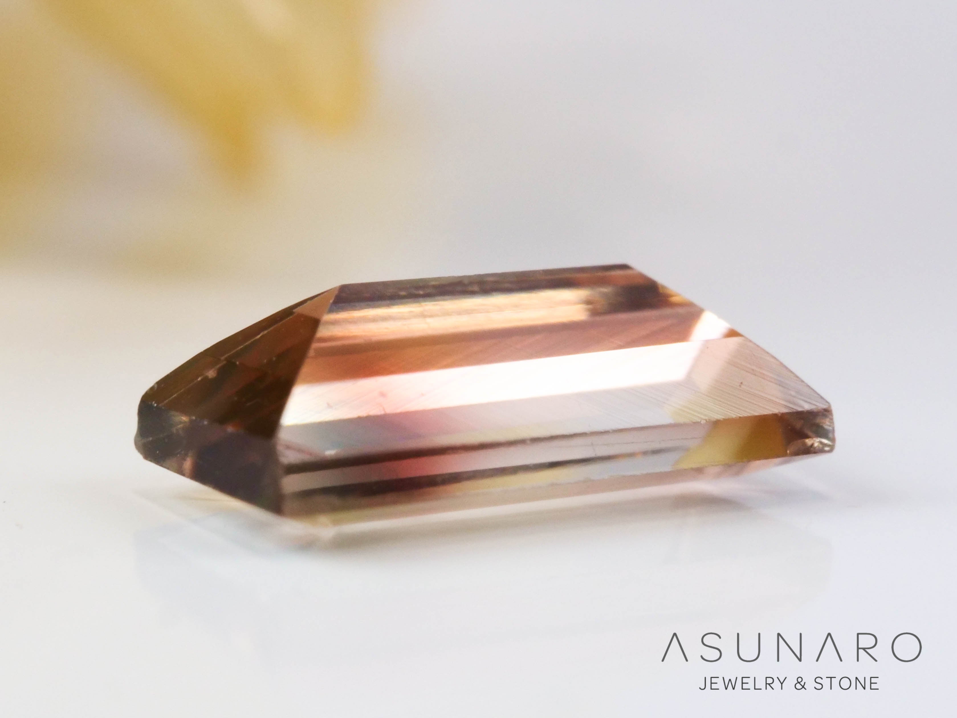 バイカラーアンデシン　スクエアカット　チベット産　0.69ct【240819-2468】