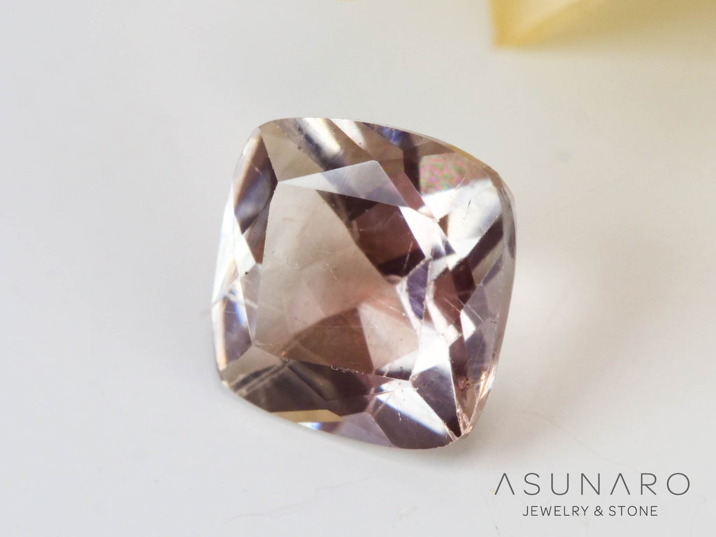 バイカラーアンデシン　クッションカット　チベット産　0.52ct【240819-2469】