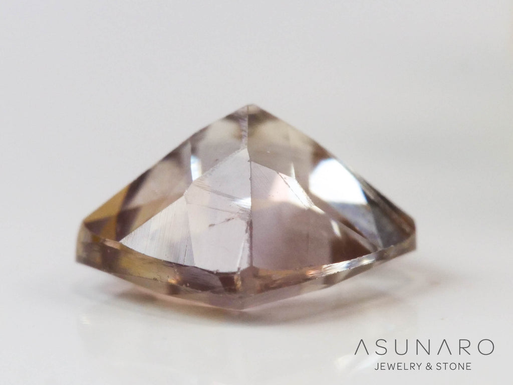 バイカラーアンデシン　クッションカット　チベット産　0.52ct【240819-2469】