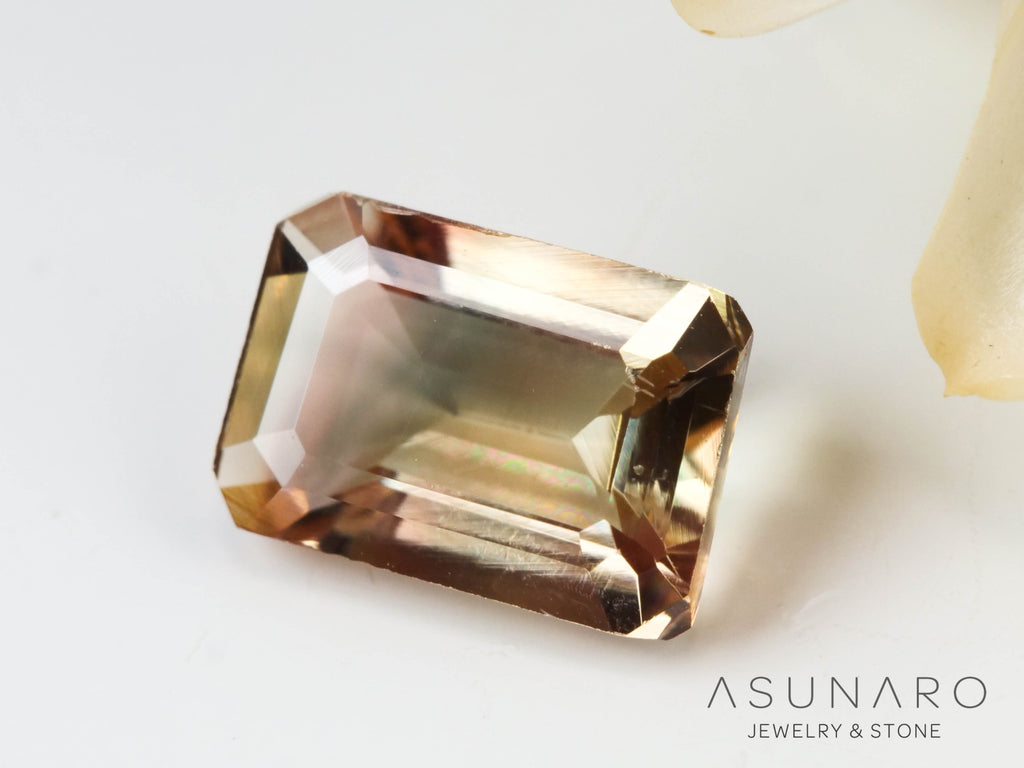 バイカラーアンデシン　エメラルドカット　チベット産　0.71ct【240819-2476】