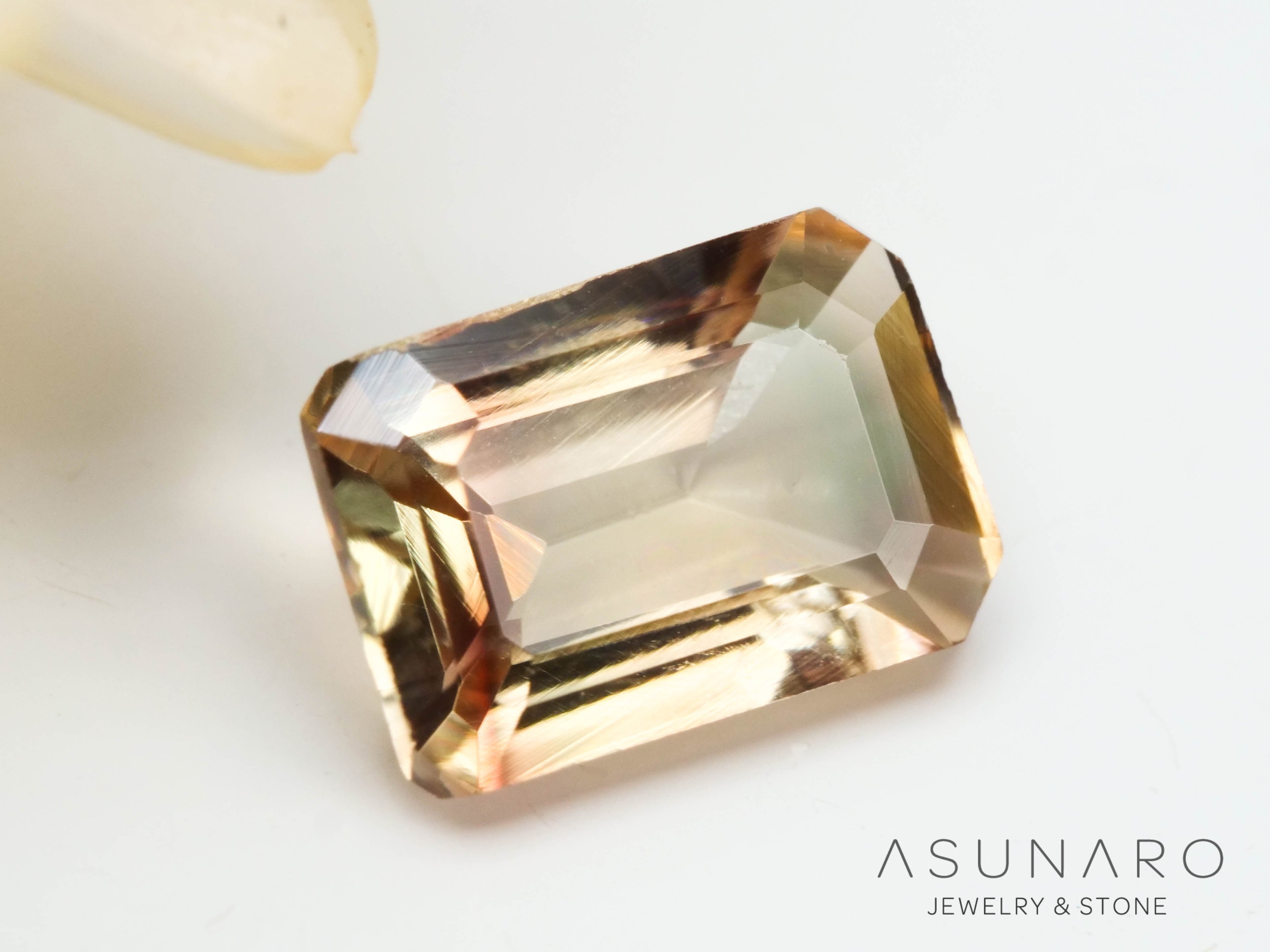 バイカラーアンデシン　エメラルドカット　チベット産　0.71ct【240819-2476】