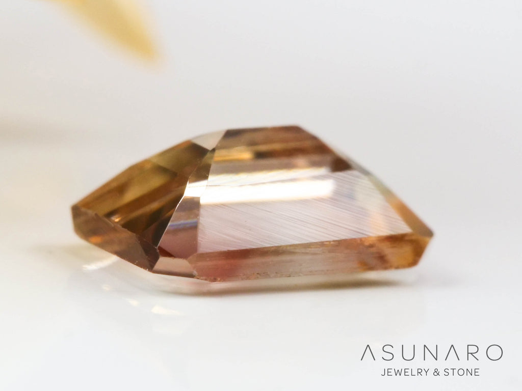 バイカラーアンデシン　エメラルドカット　チベット産　0.71ct【240819-2476】