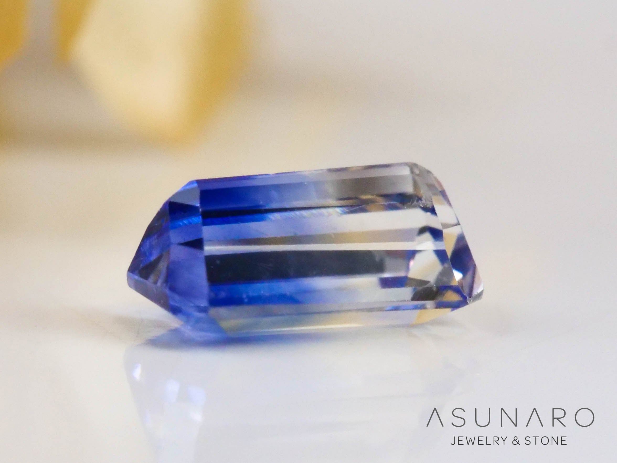 バイカラーサファイア  エメラルドカット　 スリランカ産 　0.22ct【240821-2359】