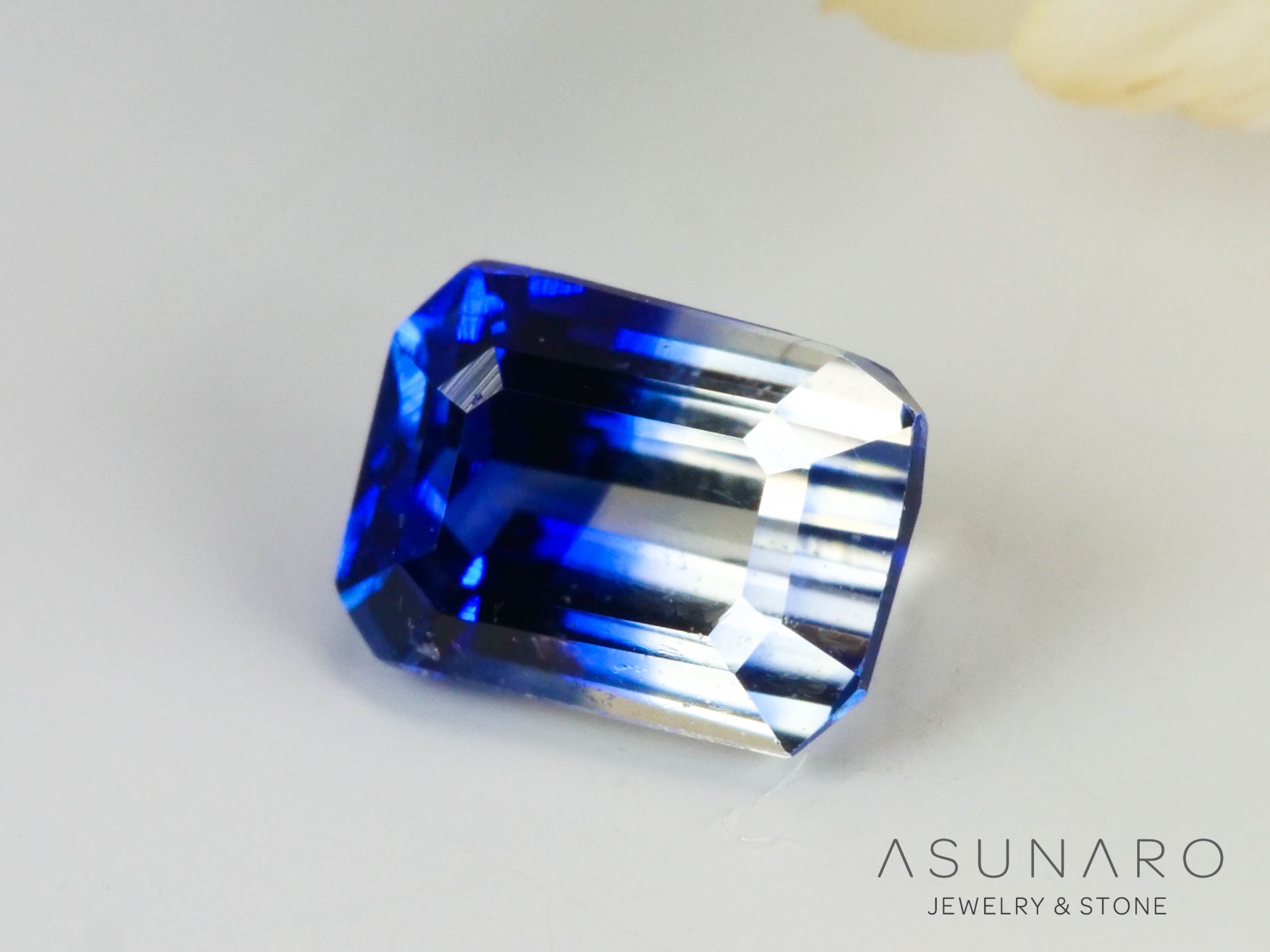 バイカラーサファイア エメラルドカット スリランカ産 0.20ct【240821