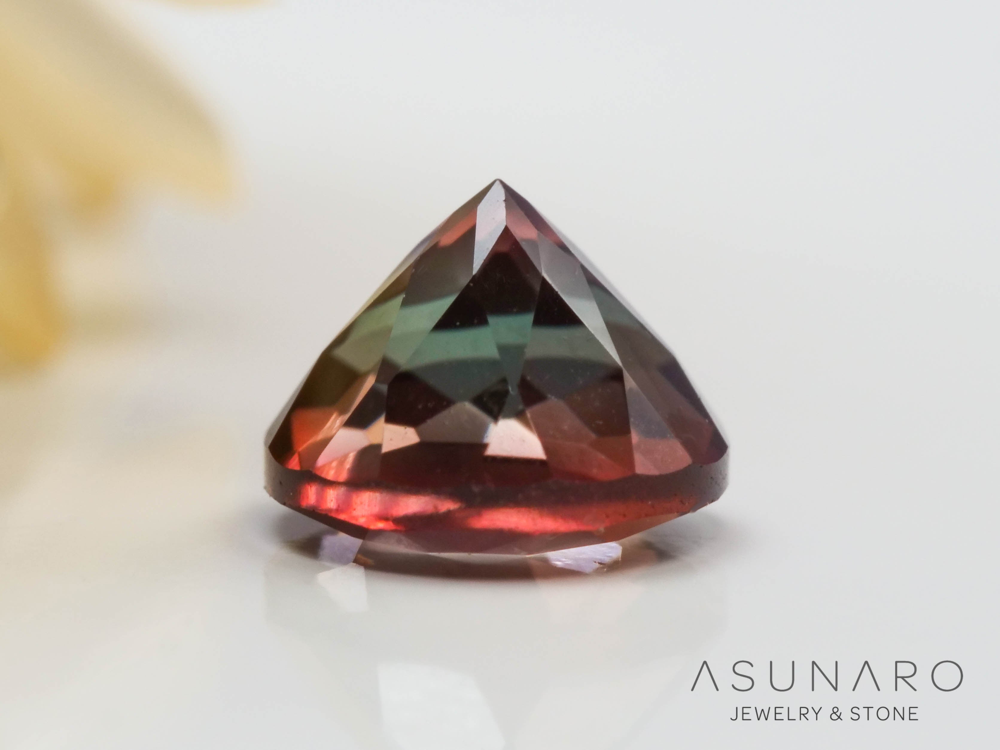 バイカラーアンデシン　ラウンドカット　チベット産　0.53ct【240903-2505】