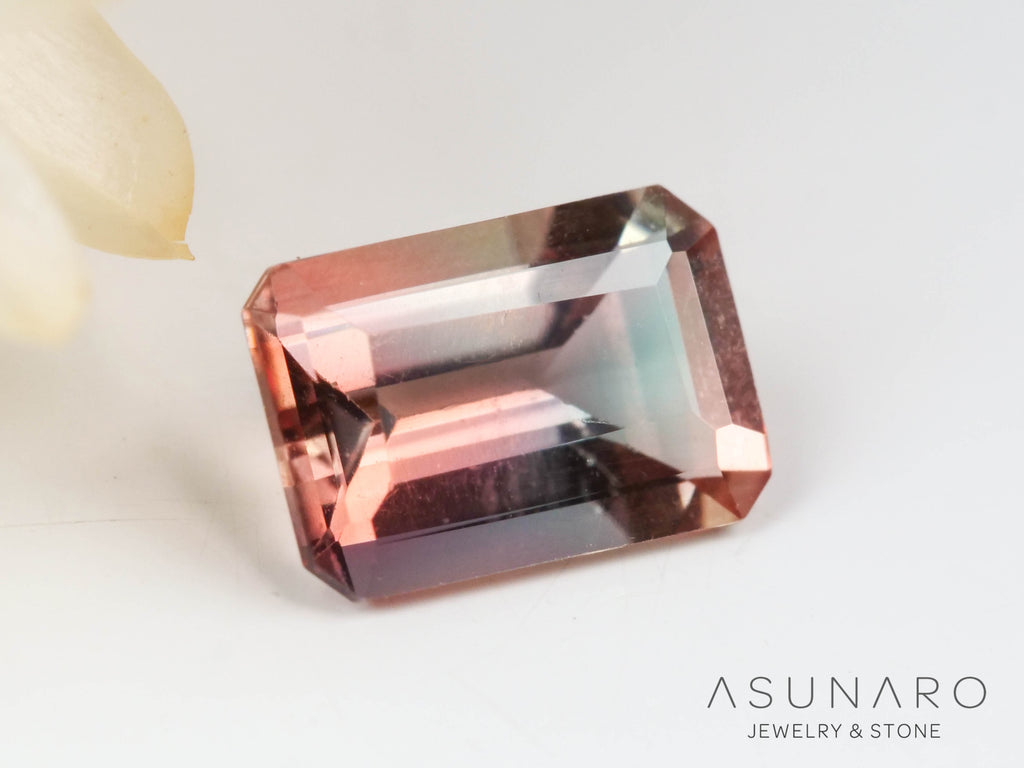 バイカラーアンデシン　エメラルドカット　チベット産　0.51ct【241005-2508】