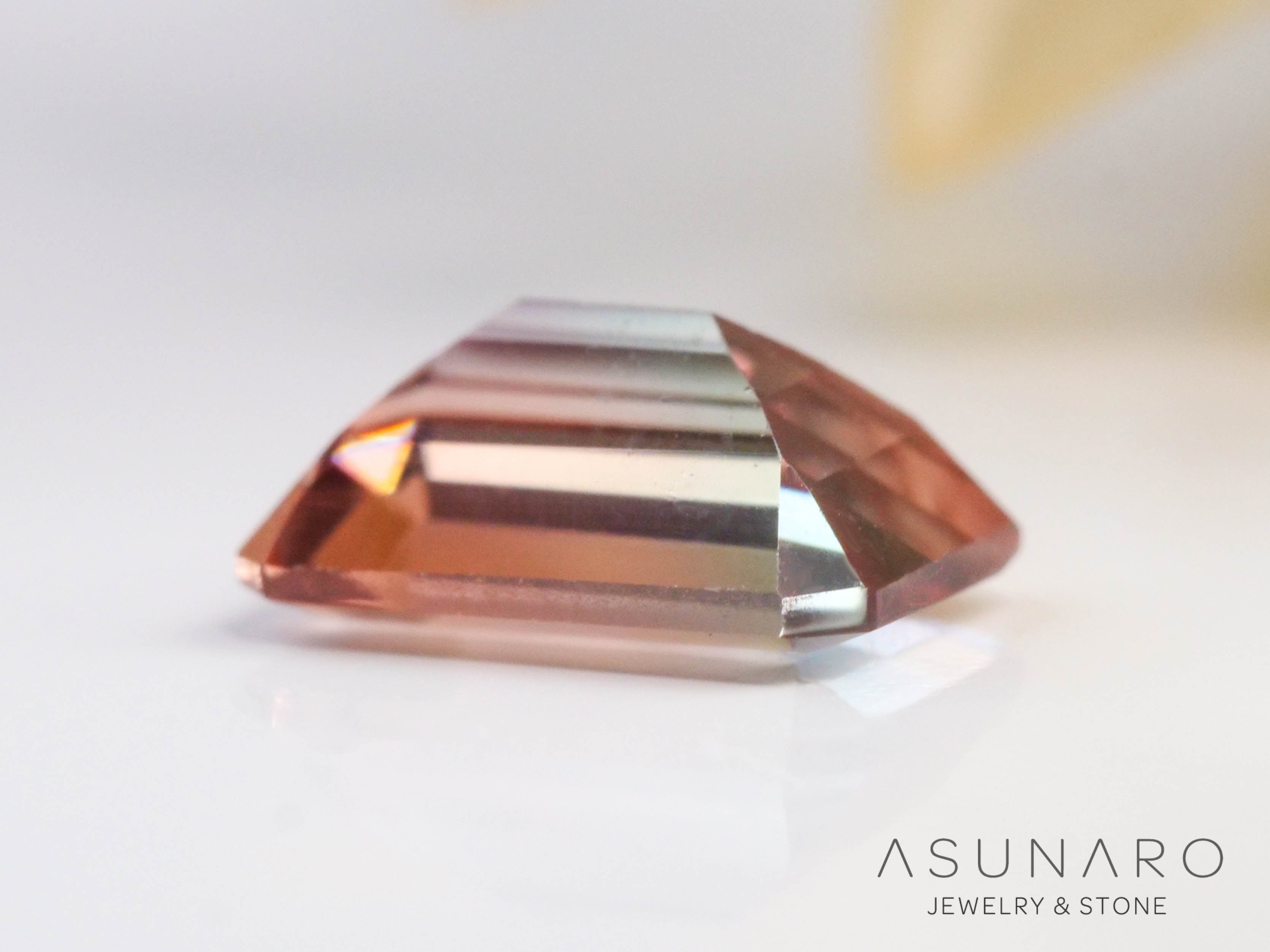 バイカラーアンデシン　エメラルドカット　チベット産　0.51ct【241005-2508】