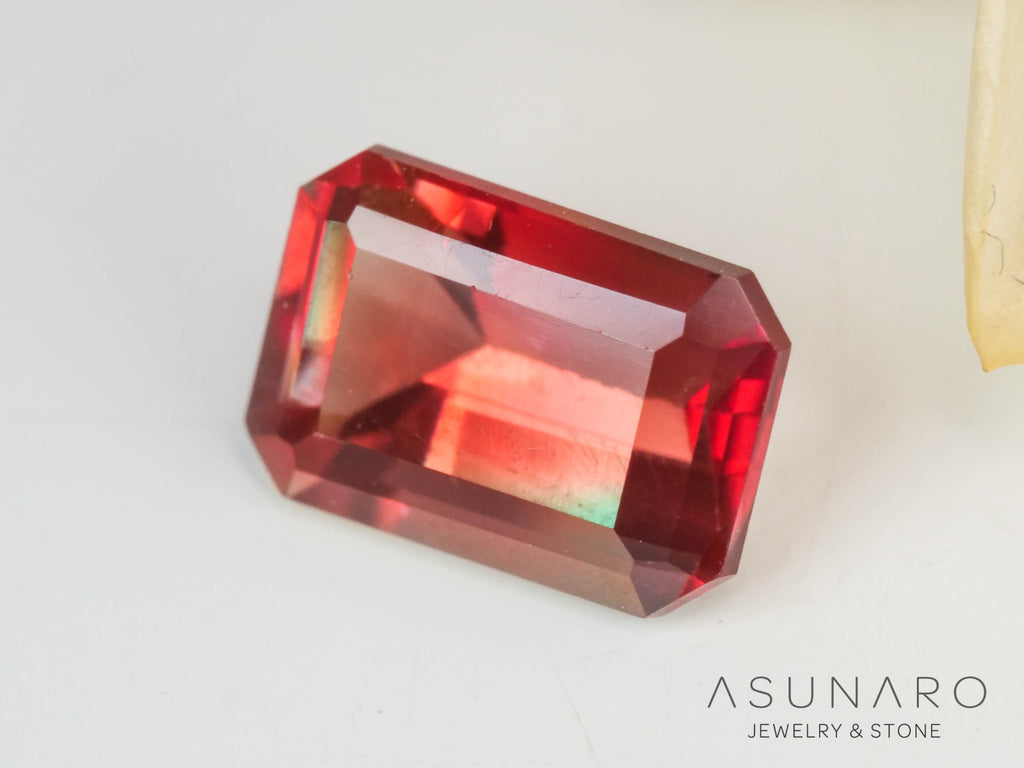 バイカラーアンデシン　エメラルドカット　チベット産　0.58ct【241005-2509】