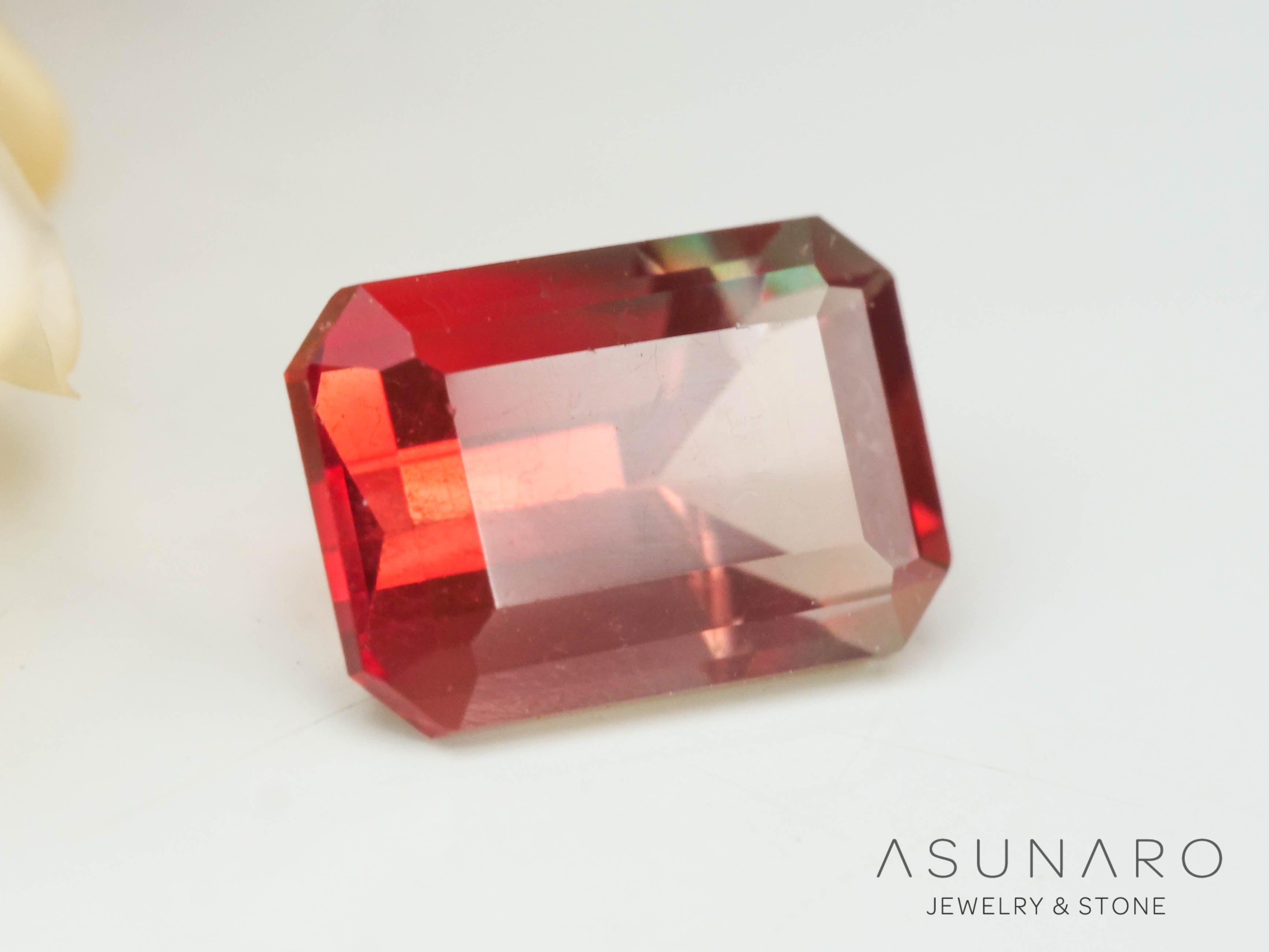 バイカラーアンデシン　エメラルドカット　チベット産　0.58ct【241005-2509】