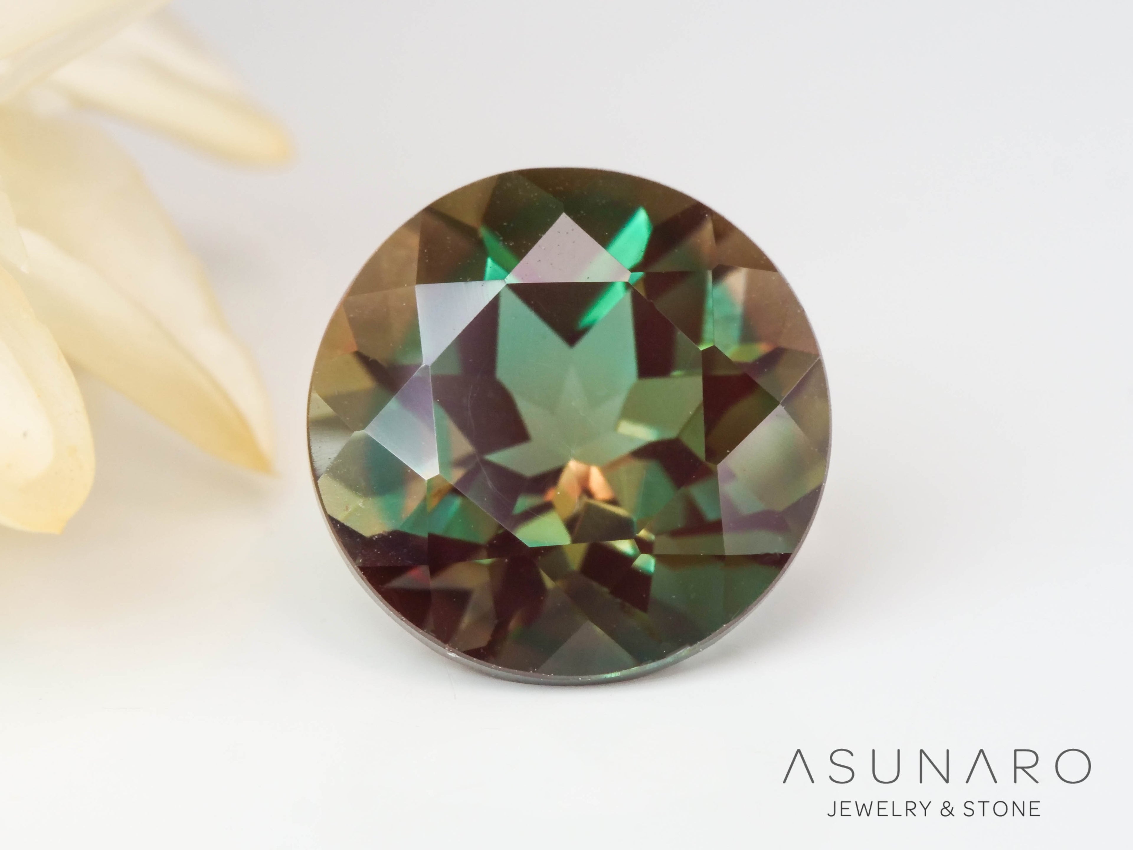 バイカラーアンデシン　ラウンドカット　チベット産　2.66ct【241005-2510】
