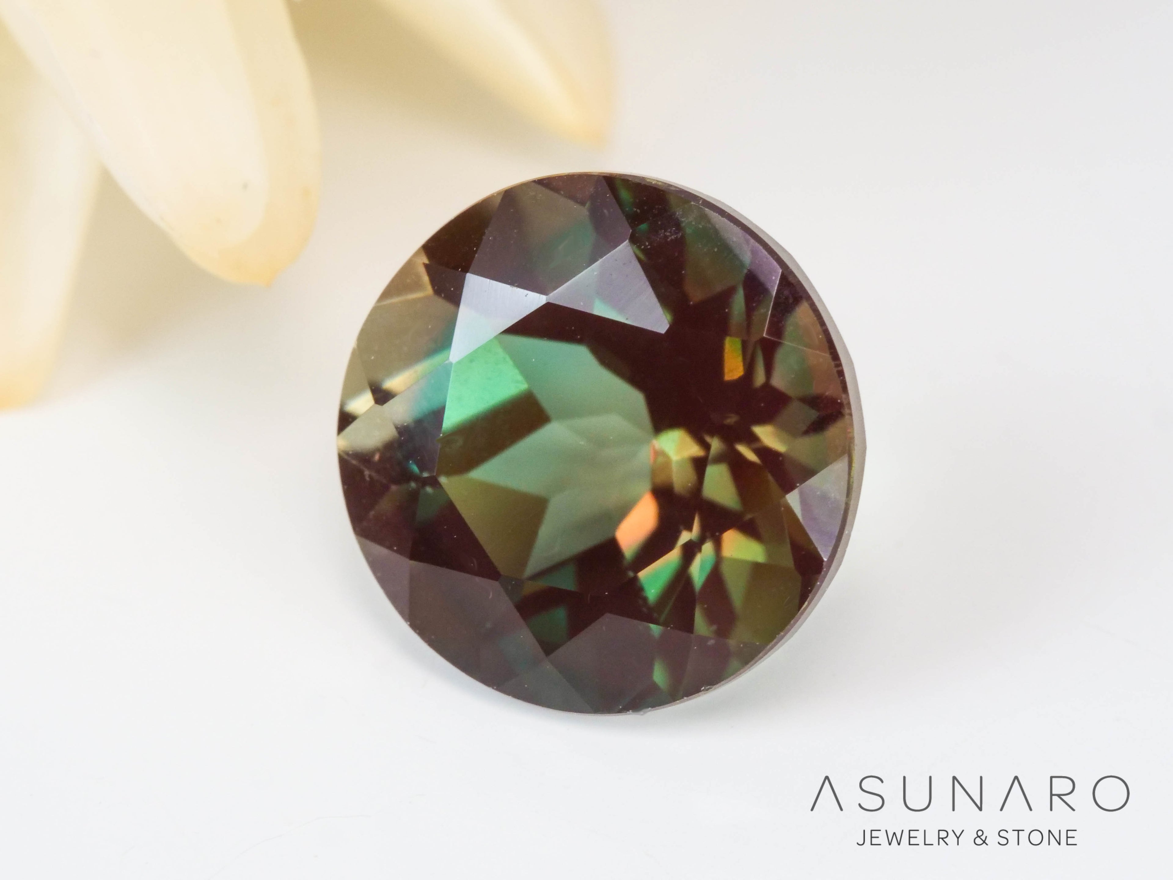 バイカラーアンデシン　ラウンドカット　チベット産　2.66ct【241005-2510】