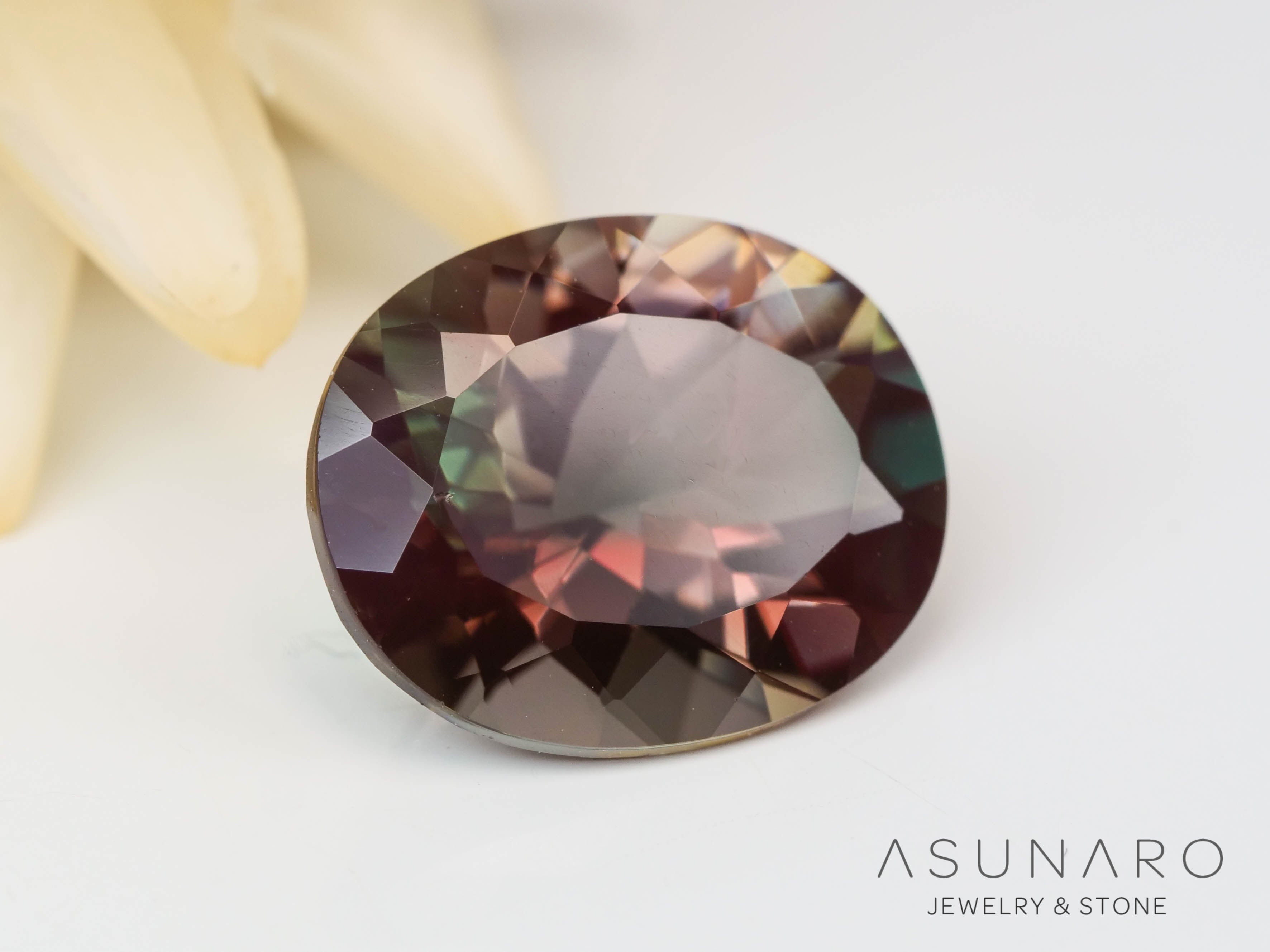 バイカラーアンデシン　オーバルカット　チベット産　3.11ct【241005-2515】