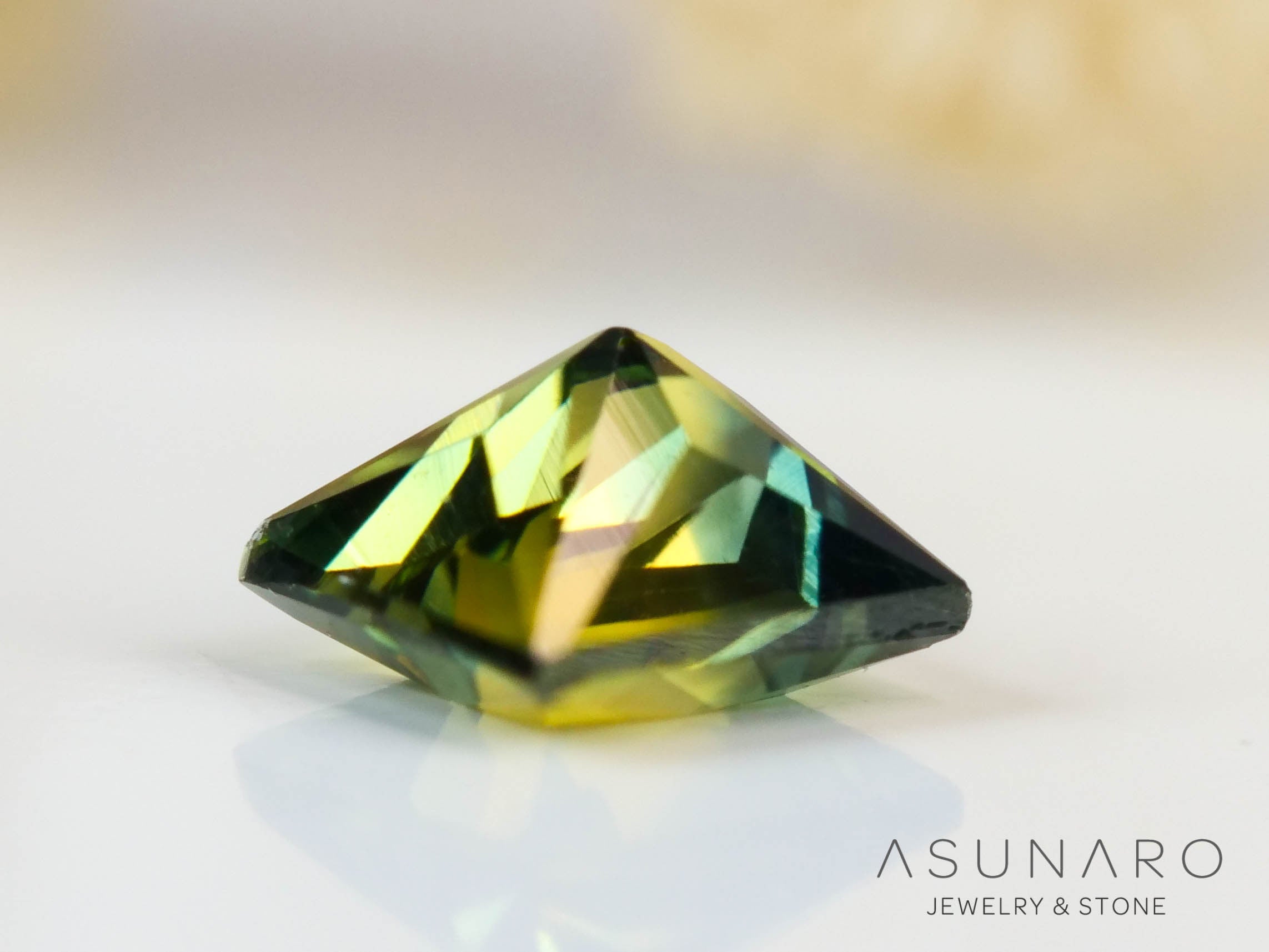 バイカラーサファイア 　プリンセスカット　 スリランカ産　0.21ct【250127-2526】