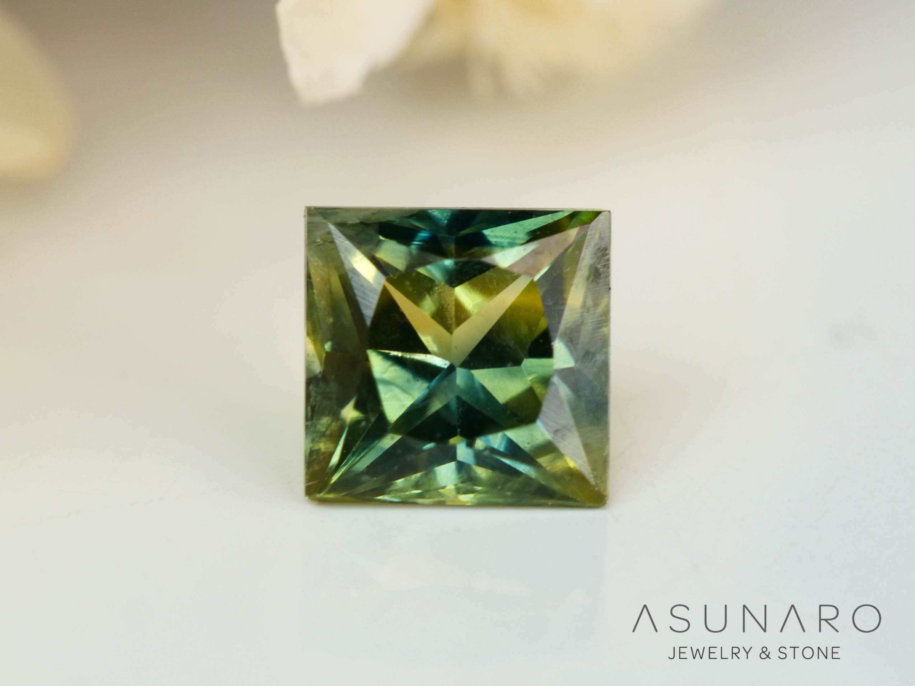 バイカラーサファイア 　プリンセスカット　 スリランカ産　0.23ct【250127-2527】