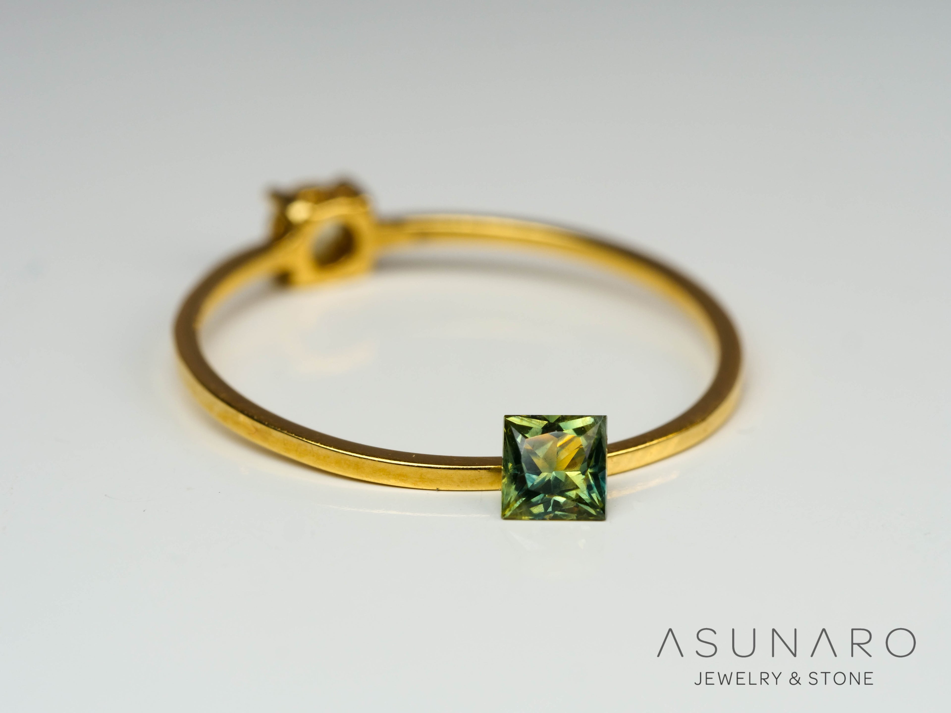 バイカラーサファイア 　プリンセスカット　 スリランカ産　0.23ct【250127-2527】