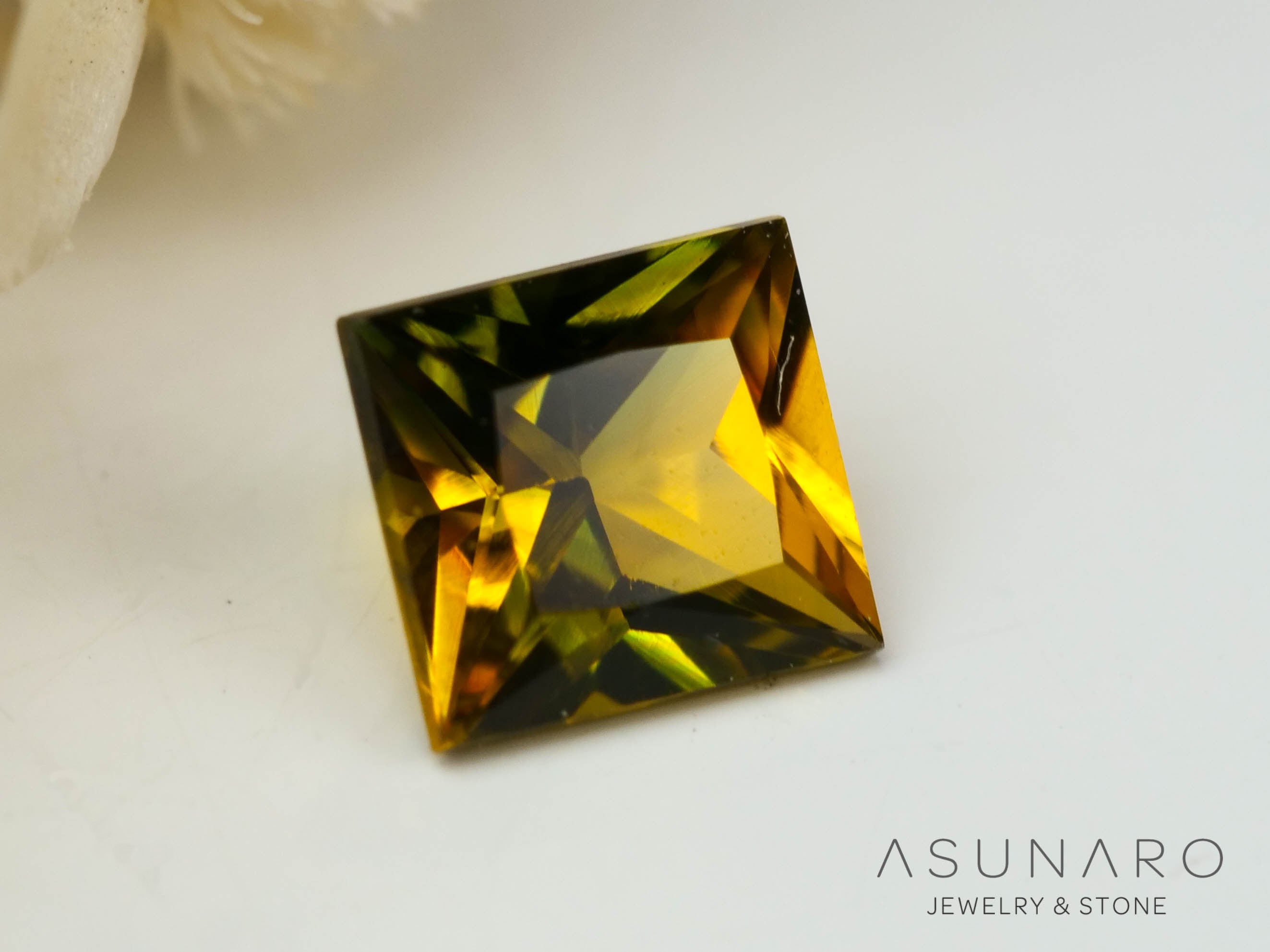 バイカラーサファイア 　プリンセスカット　 スリランカ産　0.21ct【250127-2528】