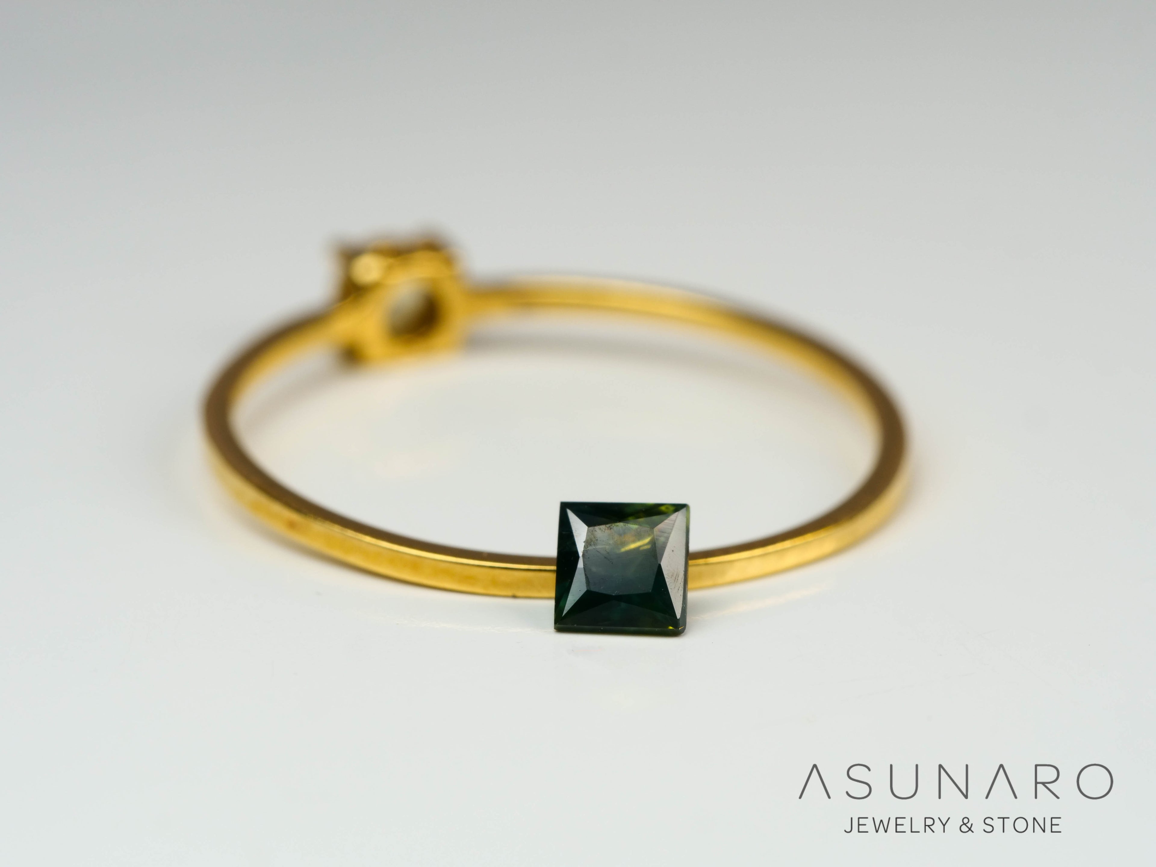 バイカラーサファイア 　プリンセスカット　 スリランカ産　0.24ct【250127-2530】