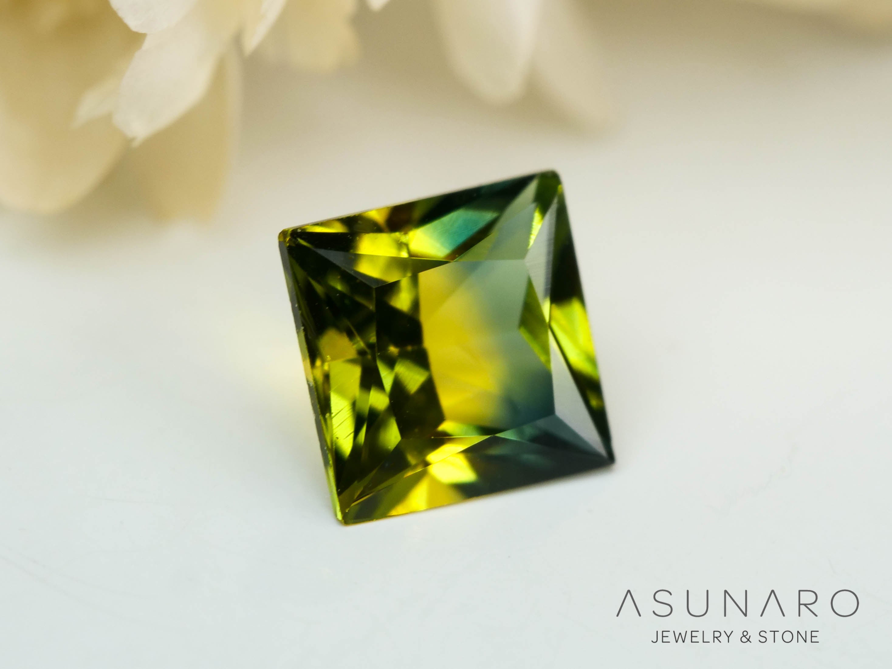 バイカラーサファイア 　プリンセスカット　 スリランカ産　0.20ct【250127-2531】