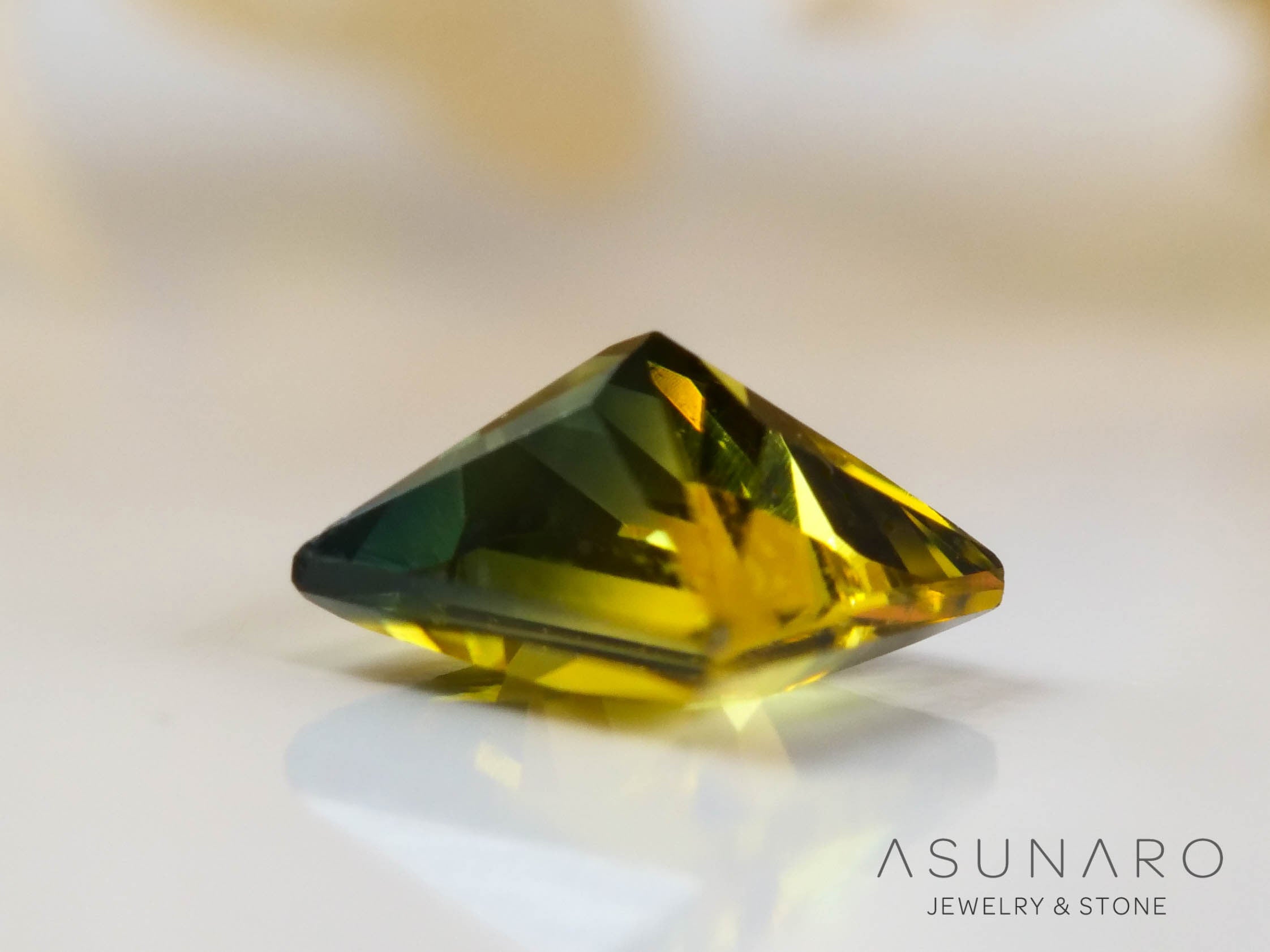 バイカラーサファイア 　プリンセスカット　 スリランカ産　0.18ct【250127-2532】