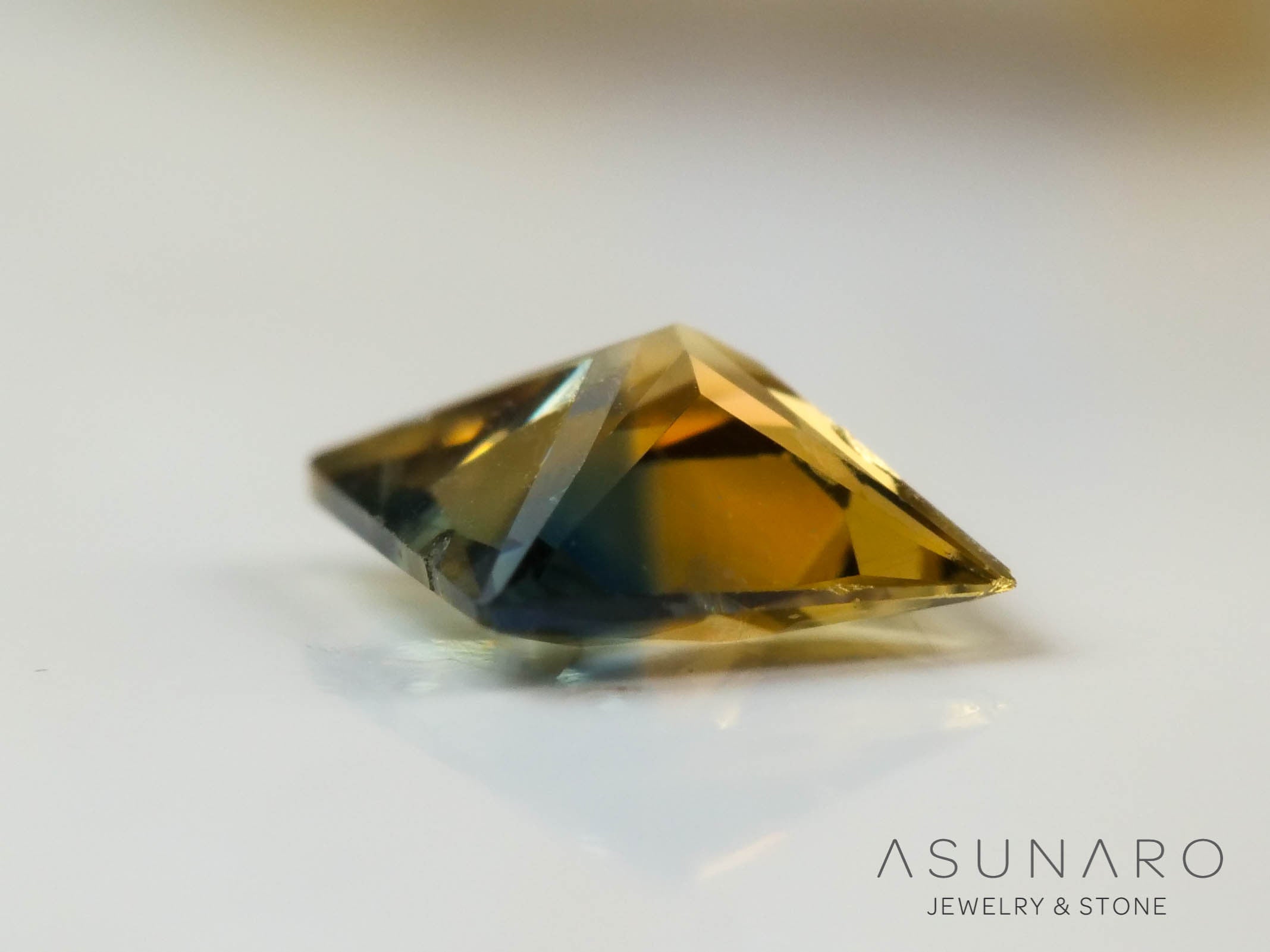 バイカラーサファイア 　プリンセスカット　 スリランカ産　0.15ct【250127-2533】