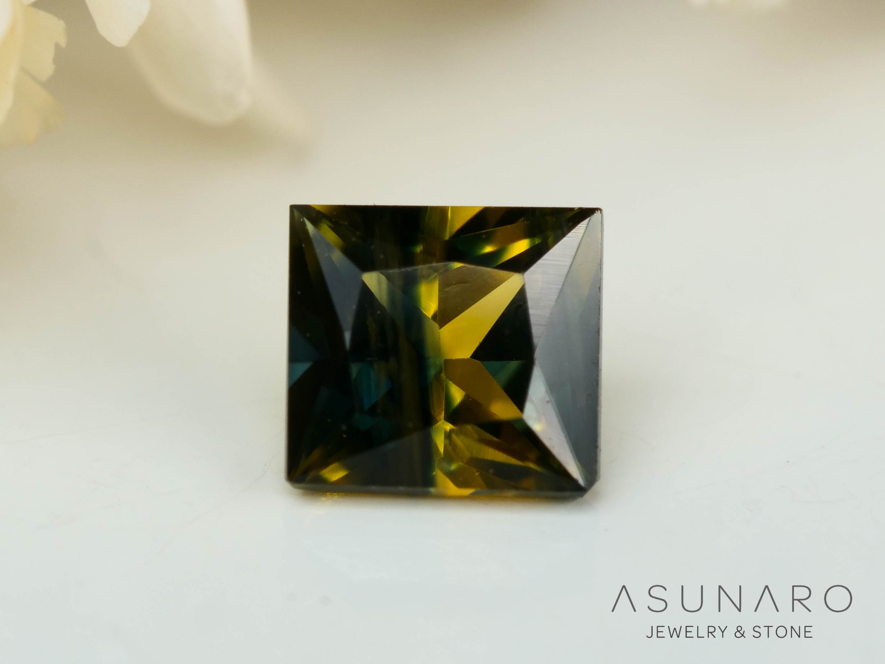 バイカラーサファイア 　プリンセスカット　 スリランカ産　0.22ct【250127-2535】