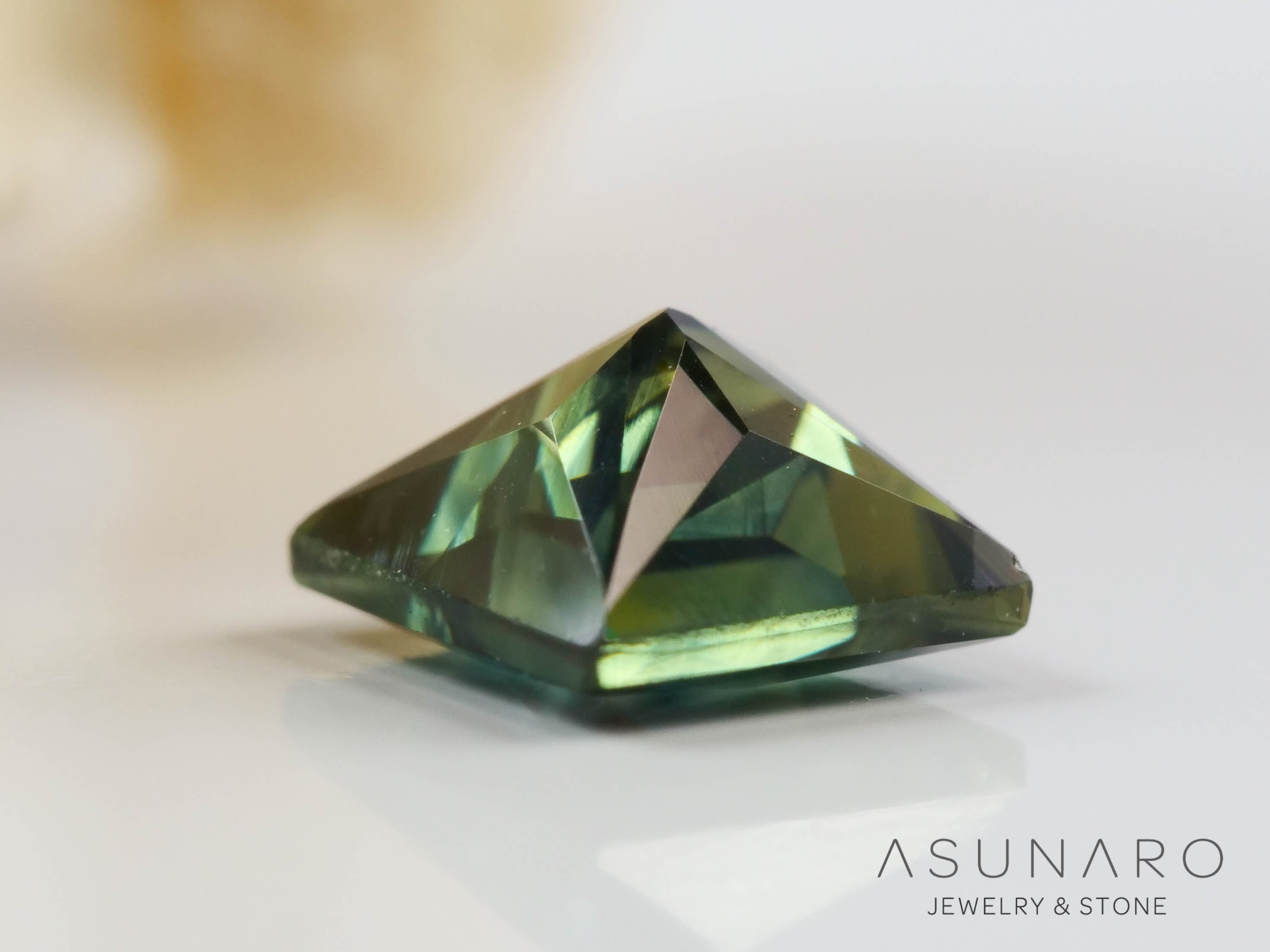 バイカラーサファイア 　プリンセスカット　 スリランカ産　0.52ct【241028-2536】