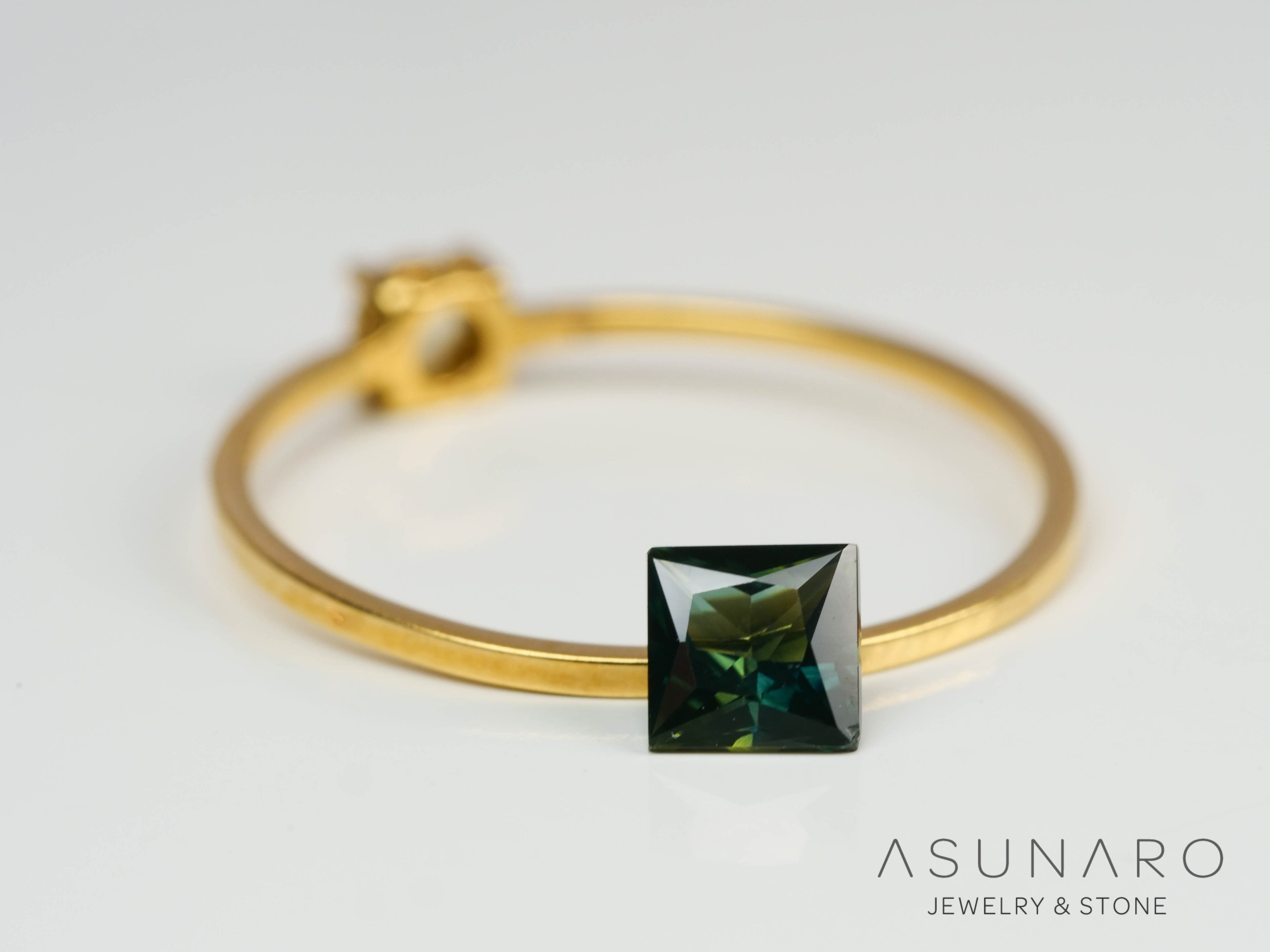 バイカラーサファイア 　プリンセスカット　 スリランカ産　0.52ct【241028-2536】