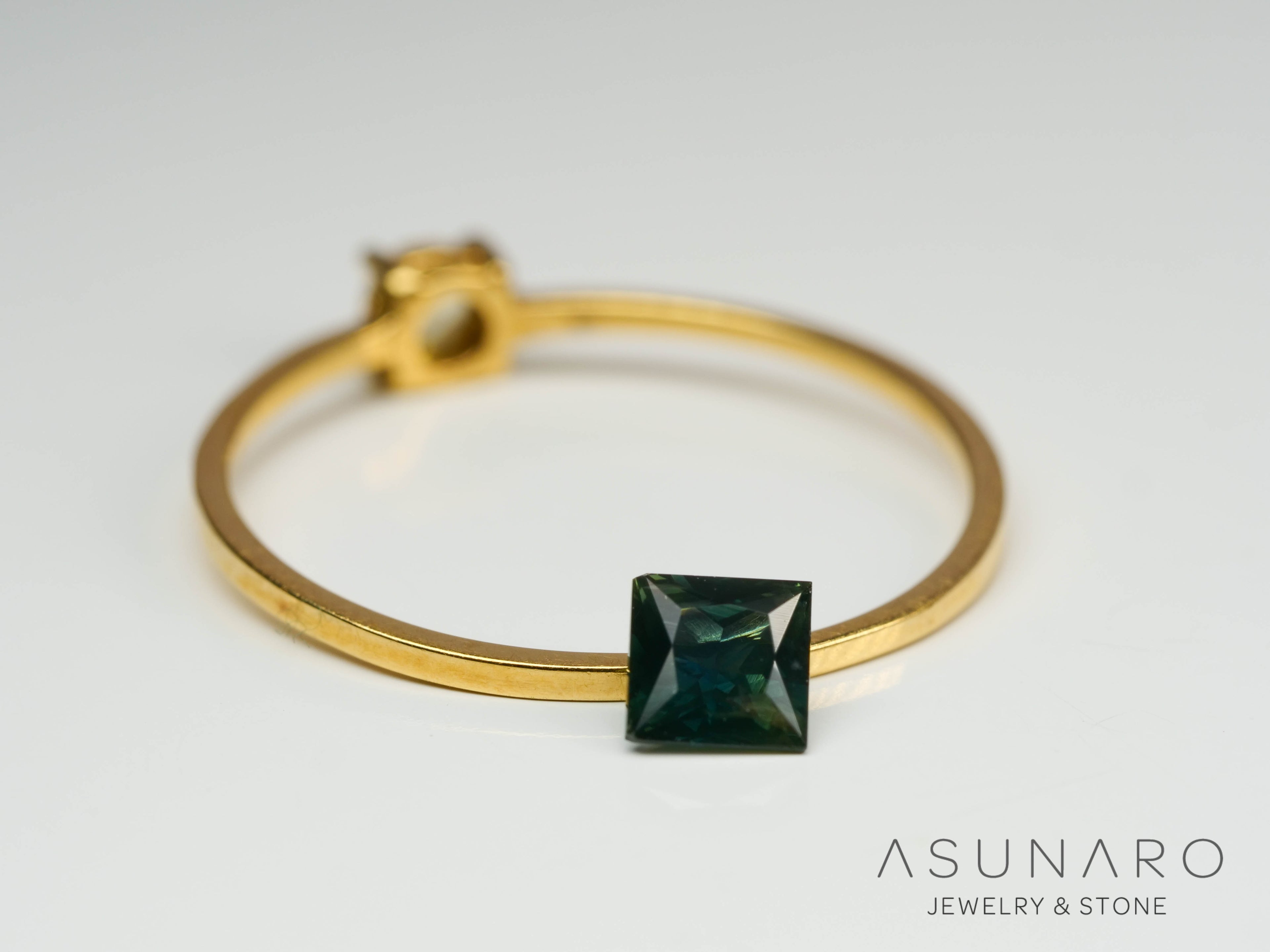 バイカラーサファイア 　プリンセスカット　 スリランカ産　0.36ct【241028-2537】