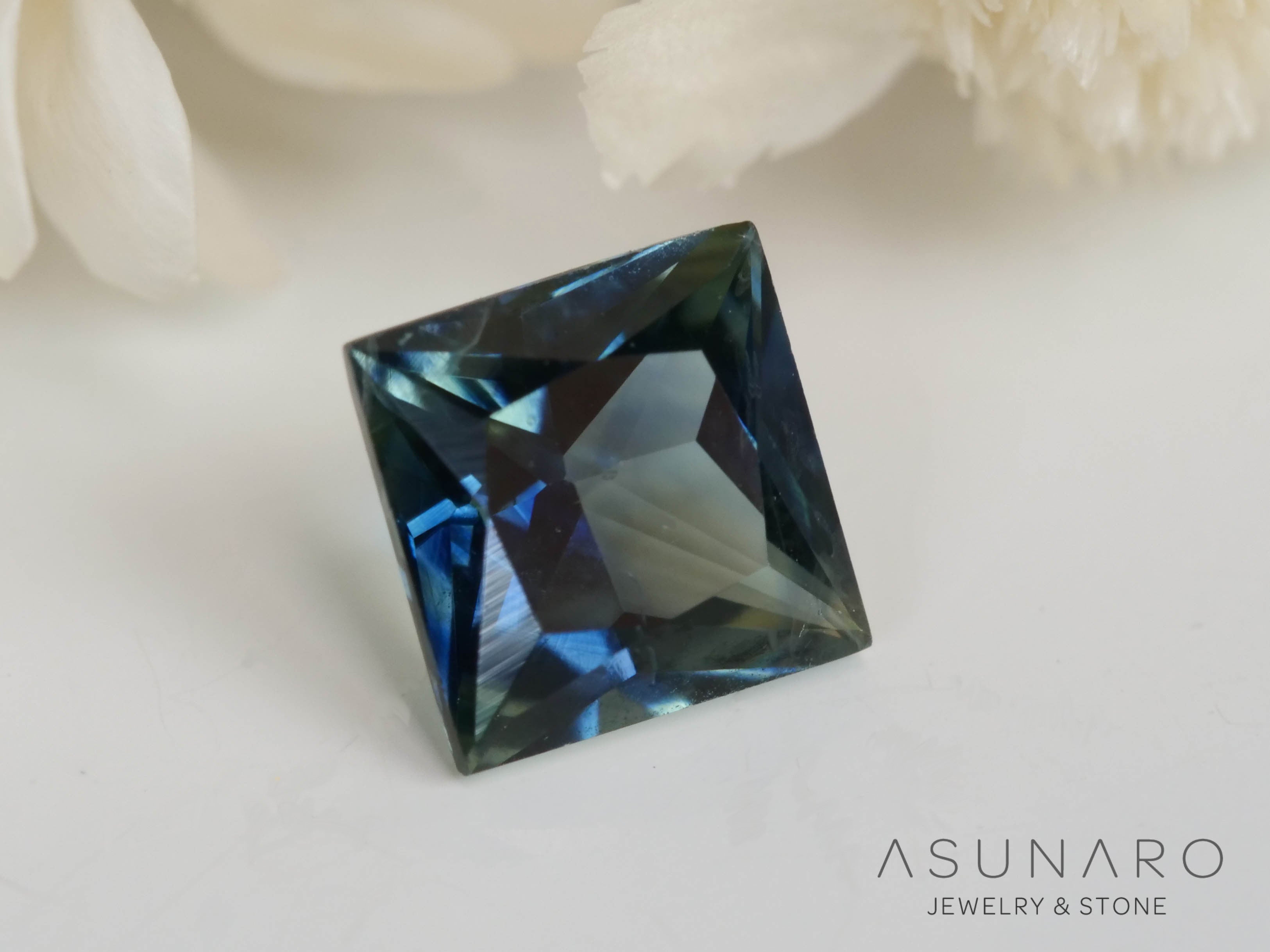 バイカラーサファイア プリンセスカット スリランカ産 0.36ct【241028