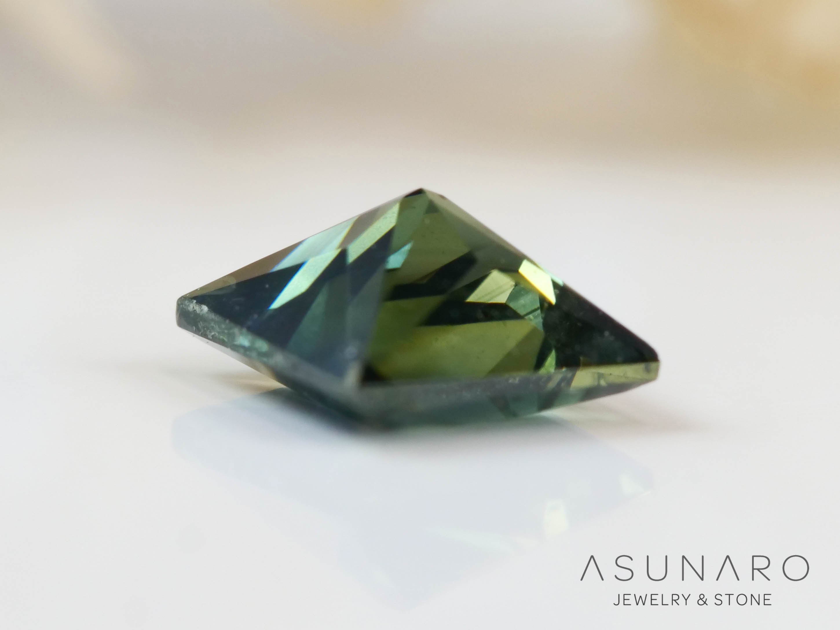 バイカラーサファイア 　プリンセスカット　 スリランカ産　0.41ct【241028-2539】