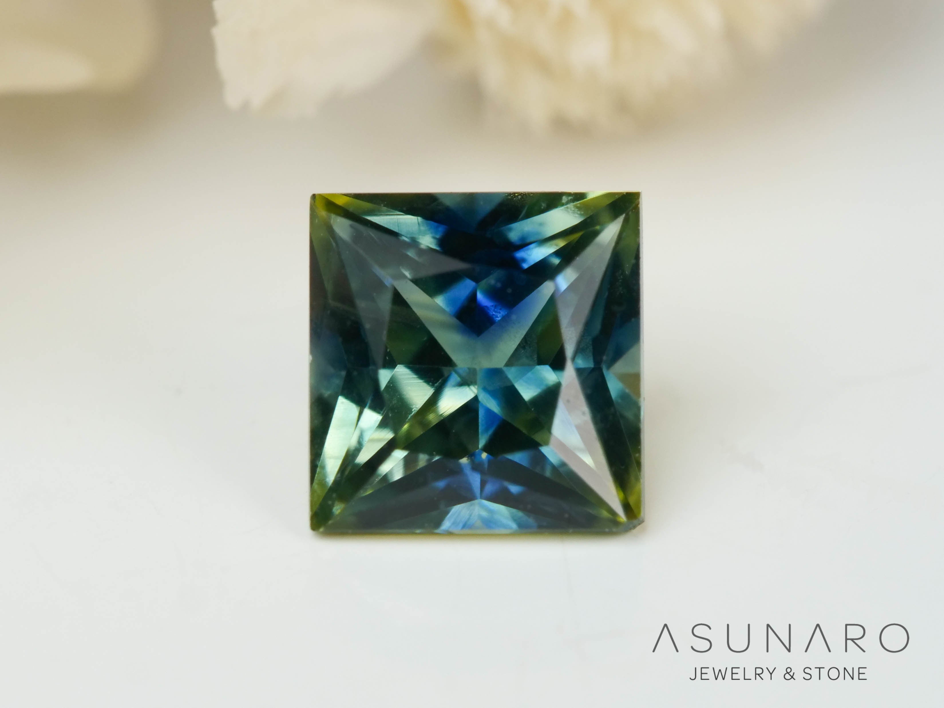 バイカラーサファイア 　プリンセスカット　 スリランカ産　0.39ct【241028-2540】