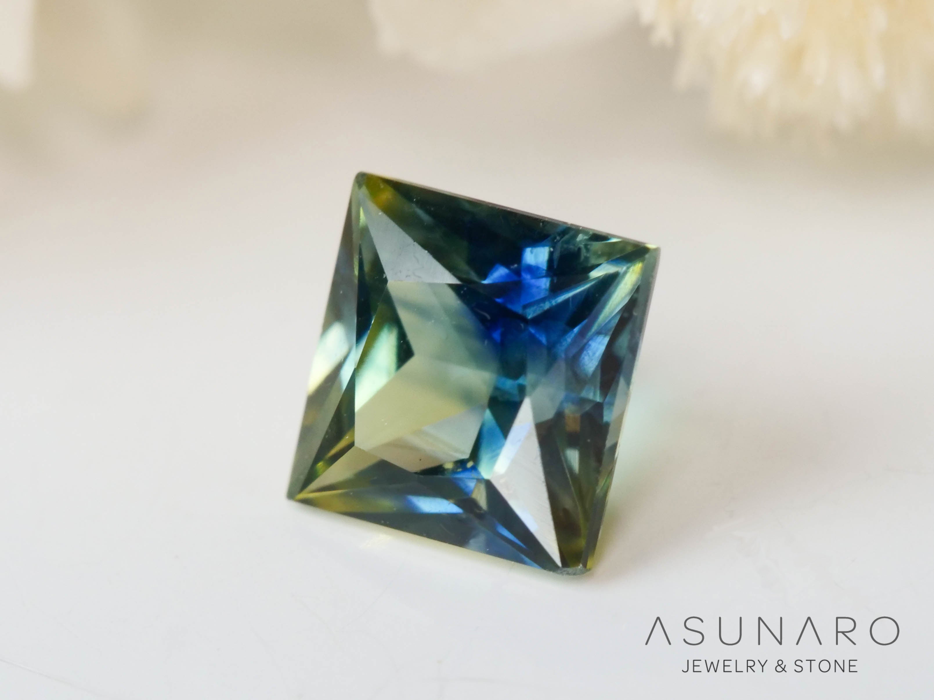 バイカラーサファイア 　プリンセスカット　 スリランカ産　0.39ct【241028-2540】