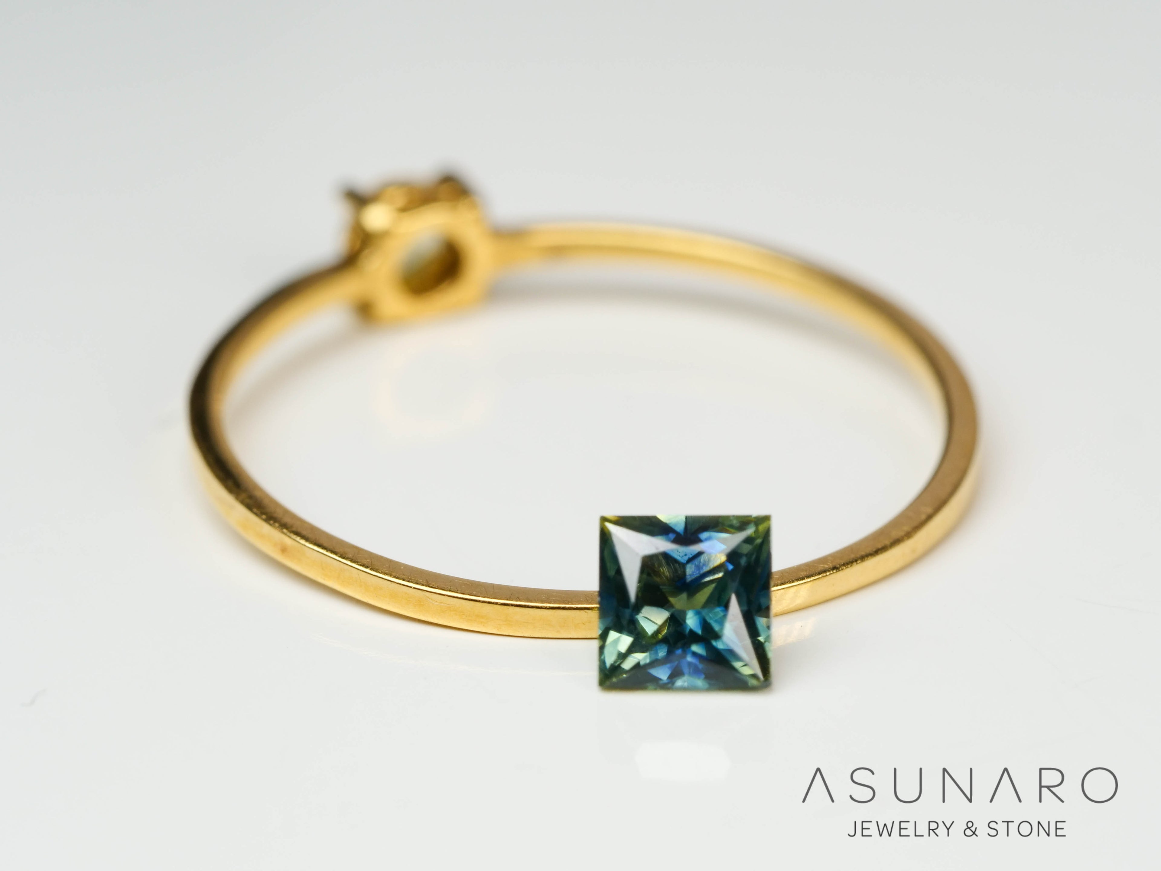 バイカラーサファイア 　プリンセスカット　 スリランカ産　0.39ct【241028-2540】