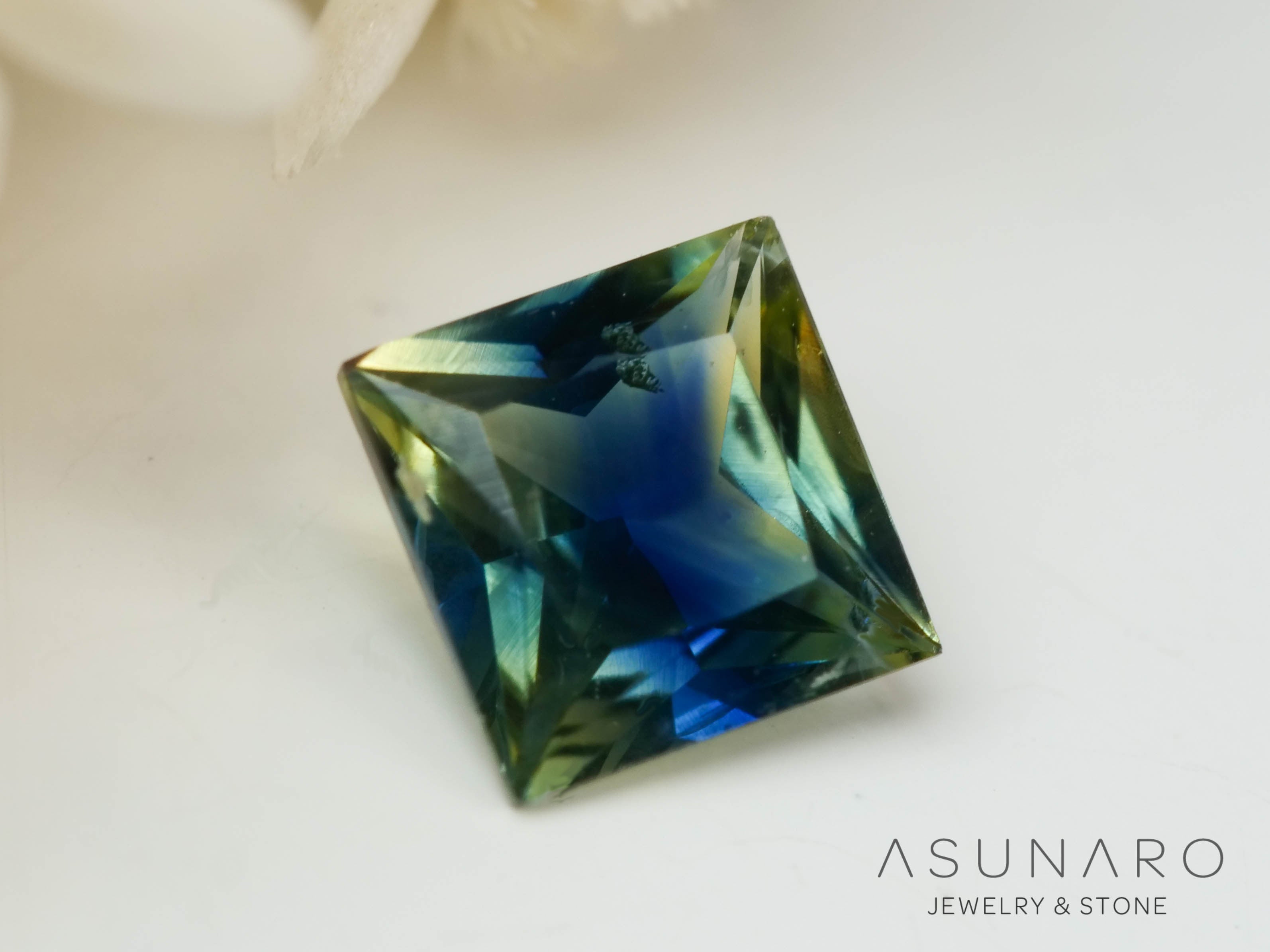 バイカラーサファイア 　プリンセスカット　 スリランカ産　0.34ct【241028-2542】