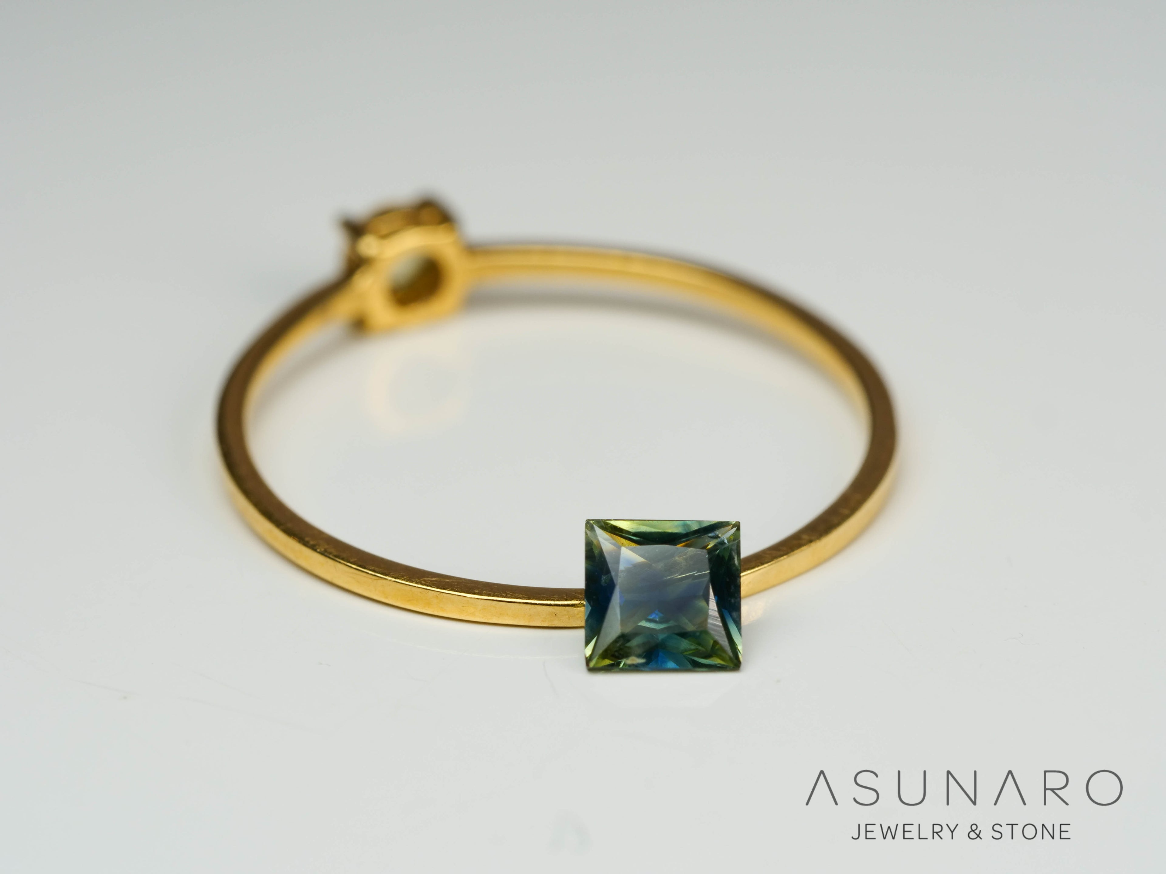 バイカラーサファイア 　プリンセスカット　 スリランカ産　0.34ct【241028-2542】