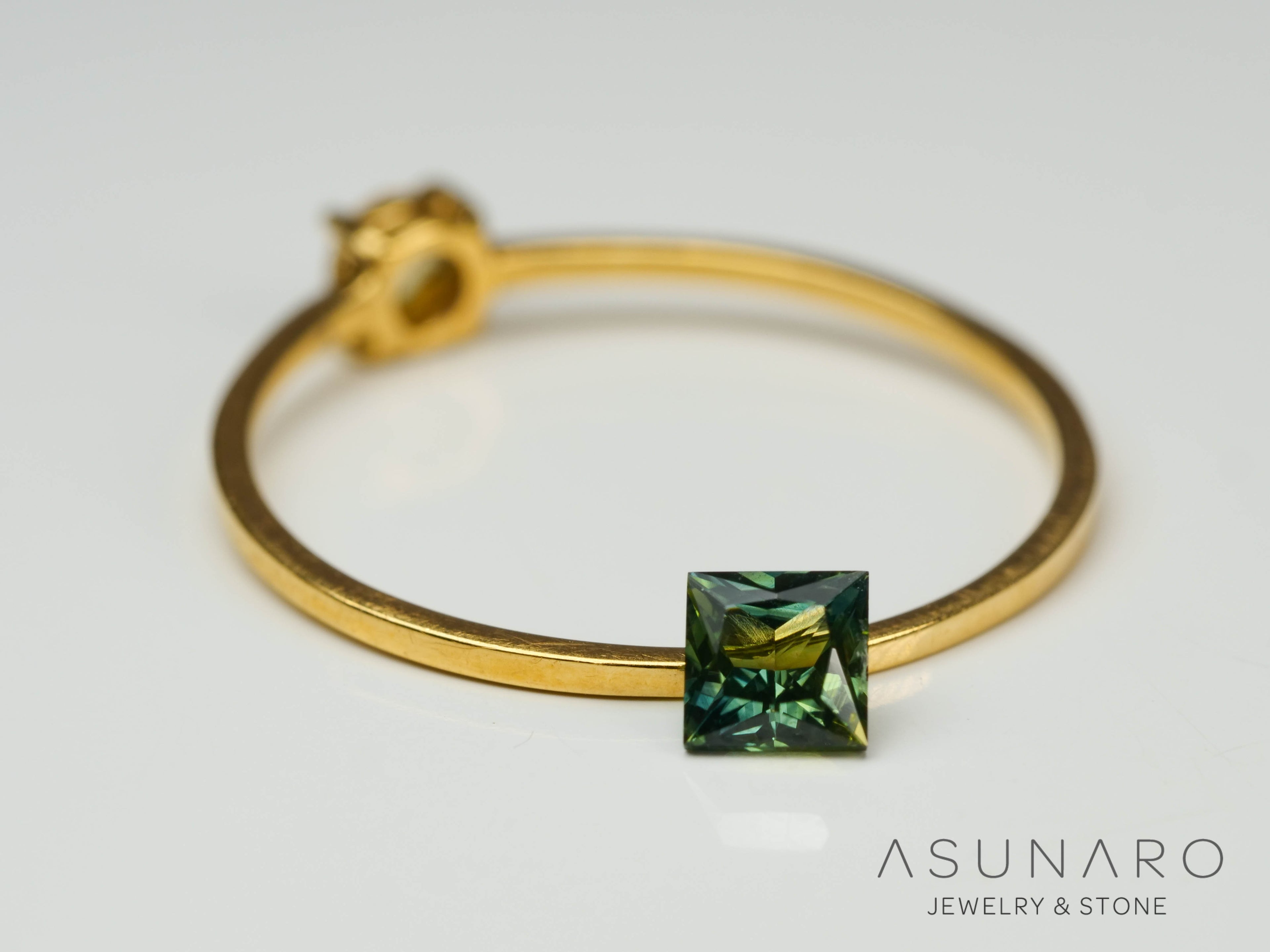 バイカラーサファイア 　プリンセスカット　 スリランカ産　0.27ct【241028-2543】