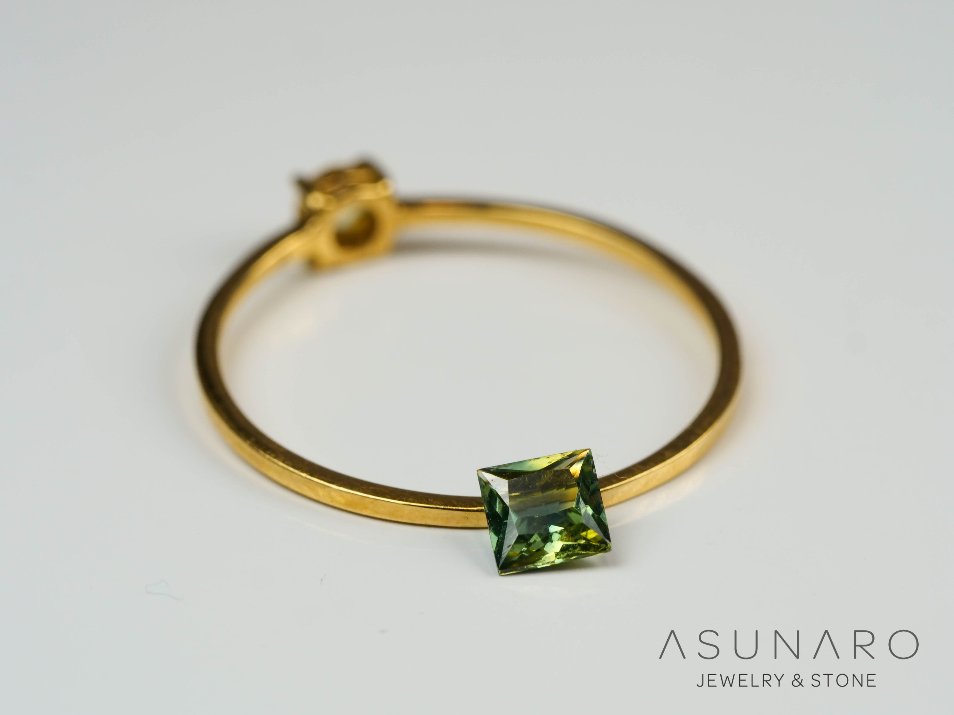 バイカラーサファイア 　プリンセスカット　 スリランカ産　0.30ct【241028-2545】