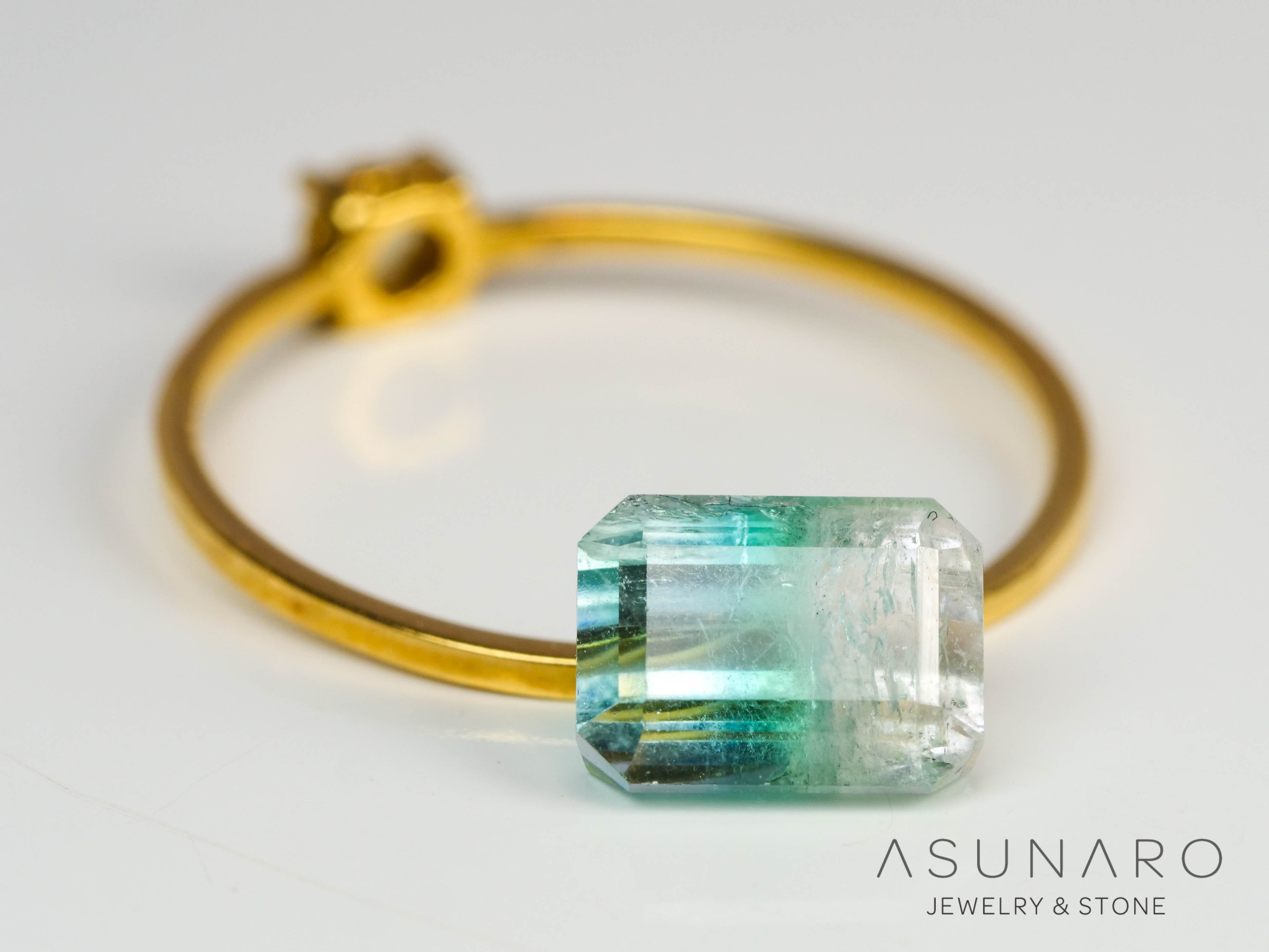 パーティーカラードトルマリン　エメラルドカット　アフガニスタン産　1.72ct【241106-2549】