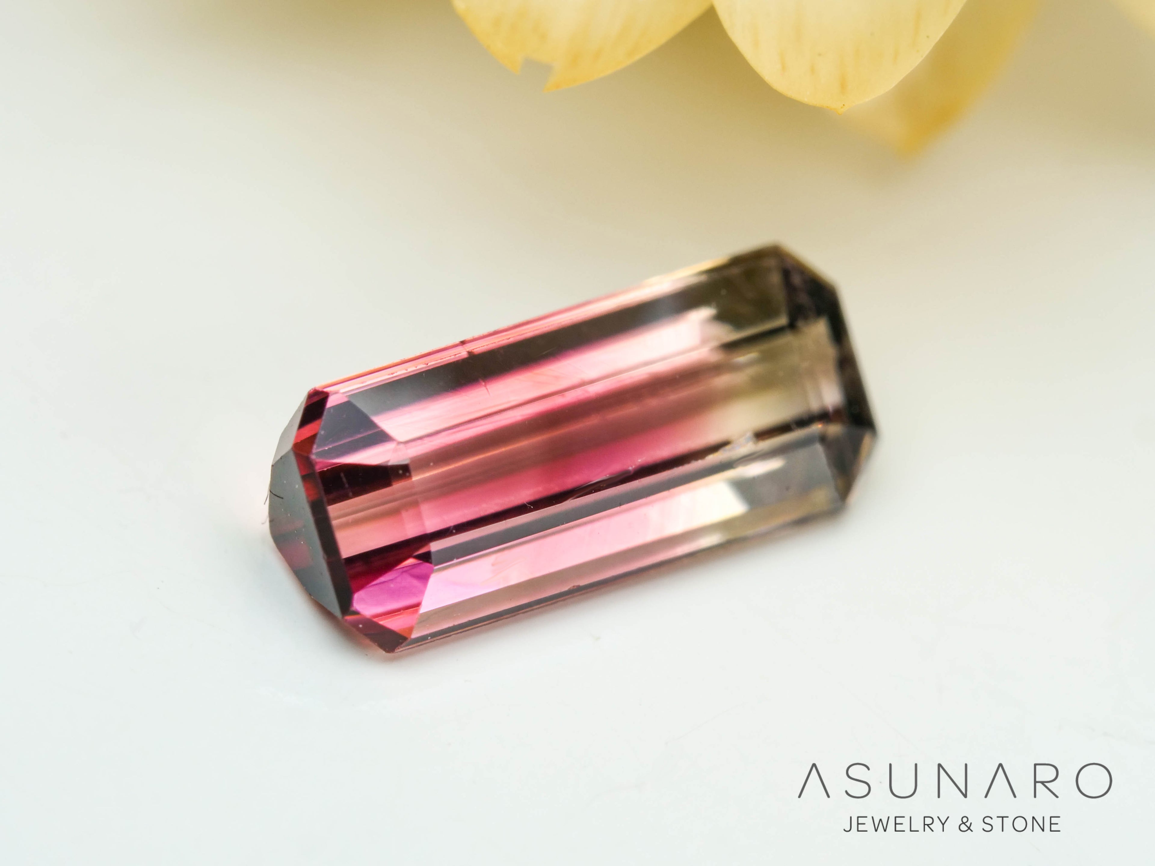 バイカラートルマリン　エメラルドカット　コンゴ産　0.65ct【241028-2564】