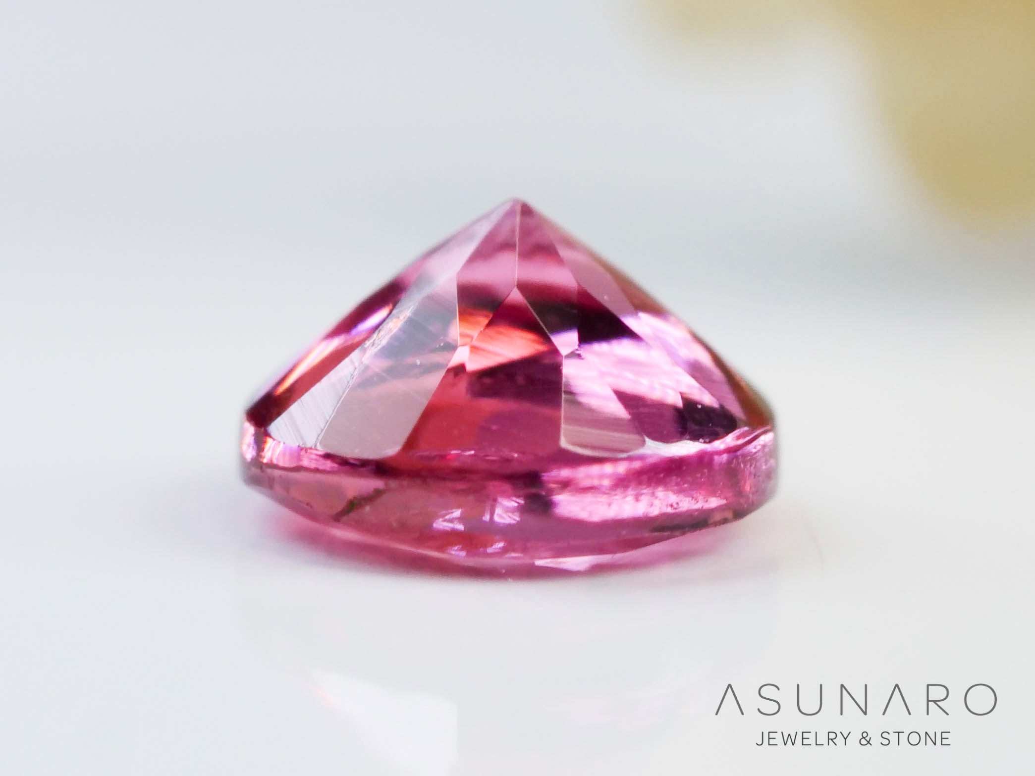 ピンクスピネル ラウンドカット スリランカ産 0.21ct 【241026-2624