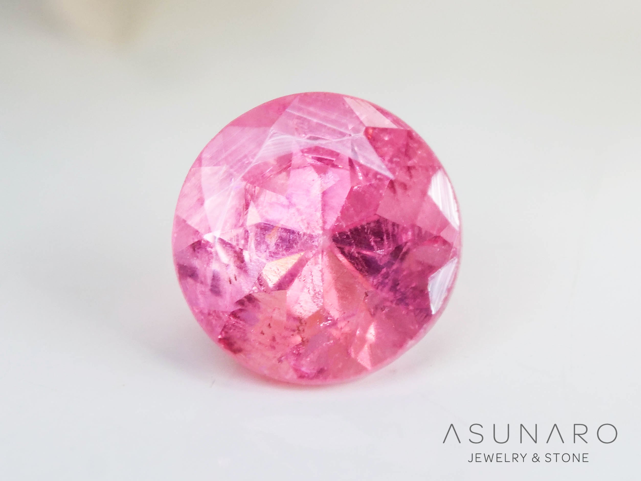 ピンクスピネル 　ラウンドカット　スリランカ産　0.26ct　【241026-2625】